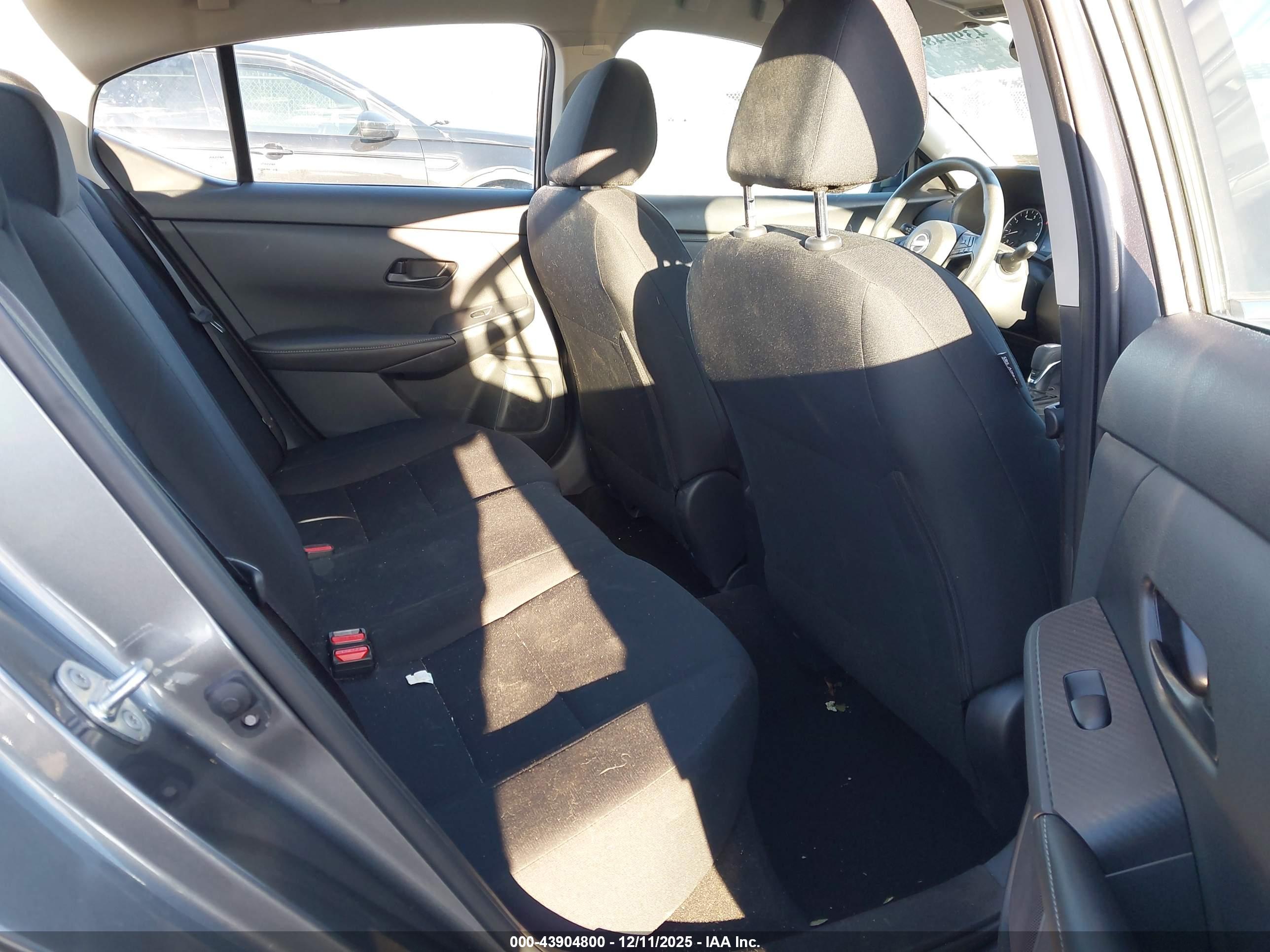 NISSAN SENTRA image 8