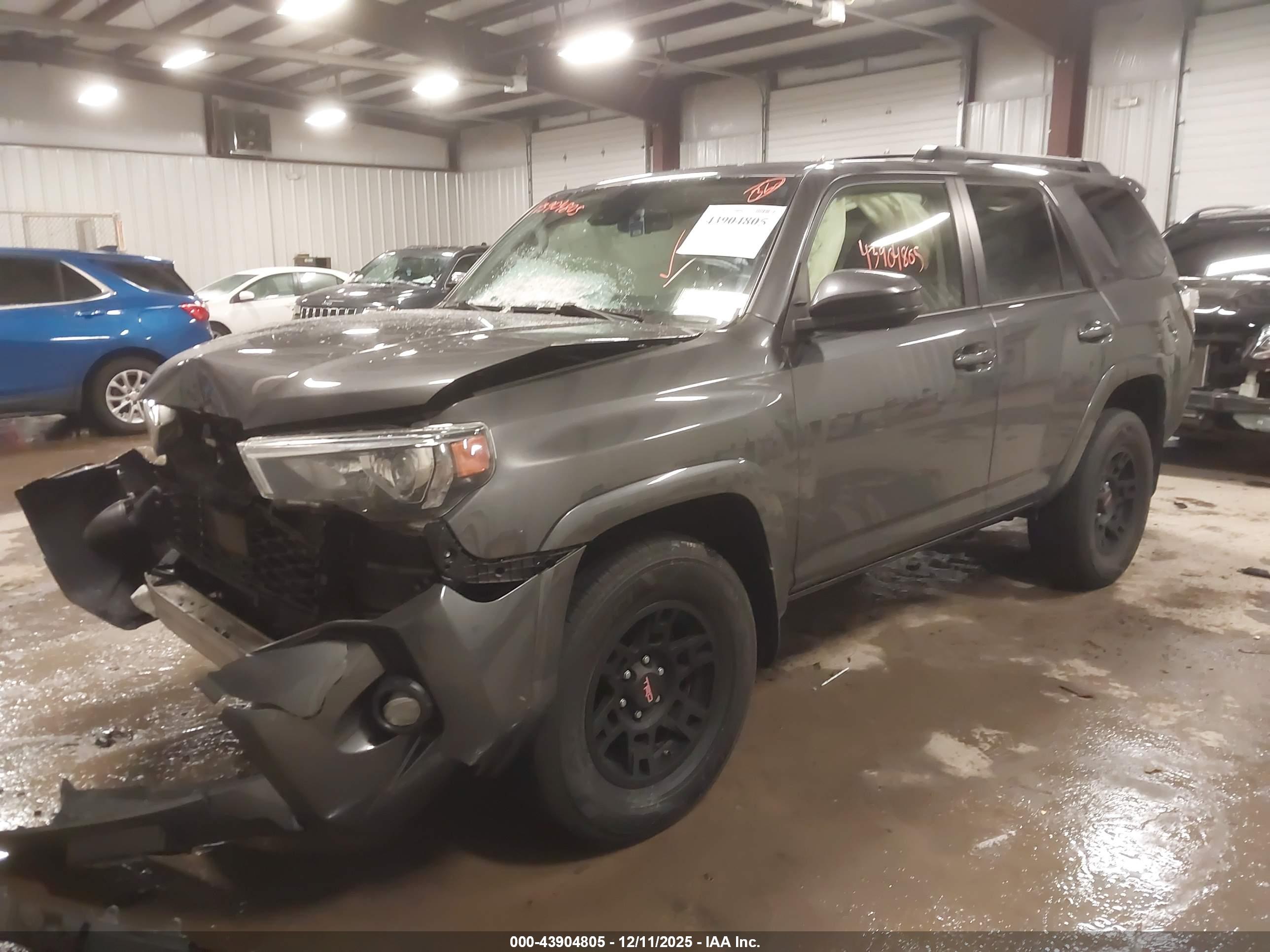 TOYOTA 4RUNNER image 2