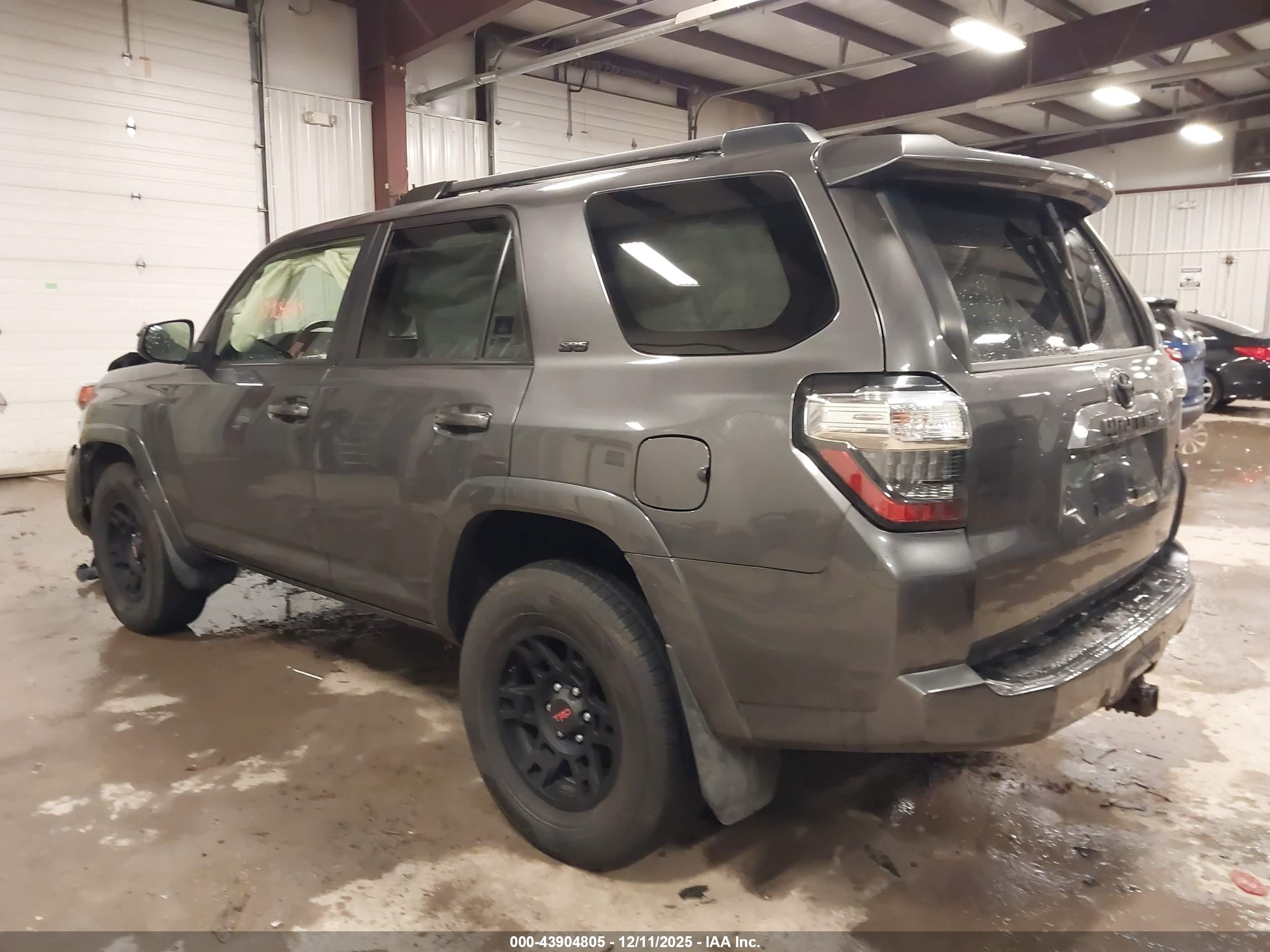 TOYOTA 4RUNNER image 3