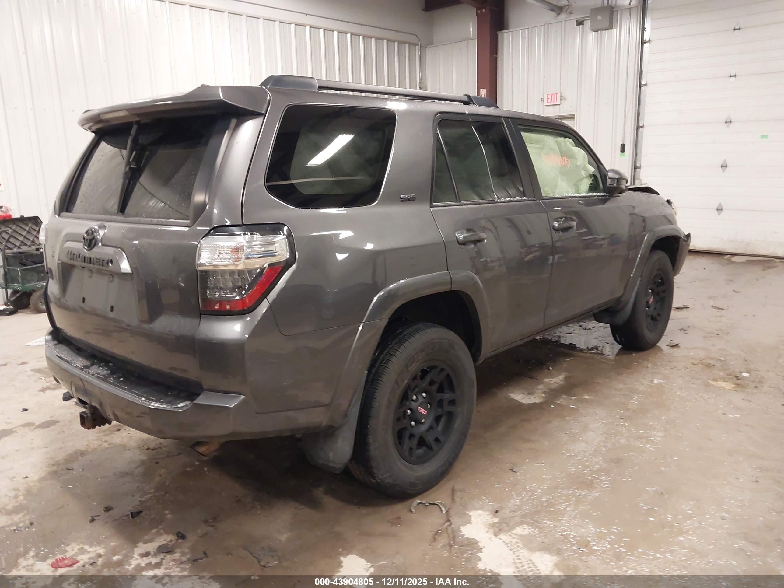 TOYOTA 4RUNNER image 4