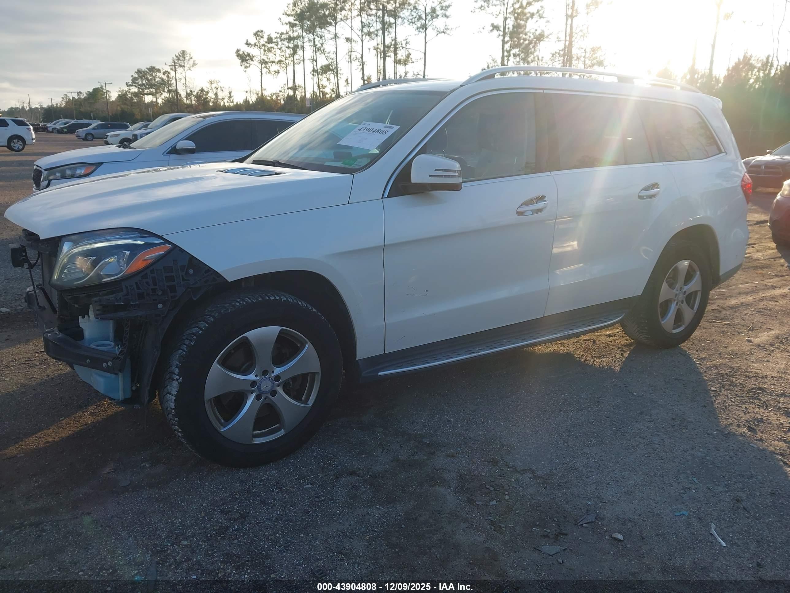 MERCEDES-BENZ GLS image 2