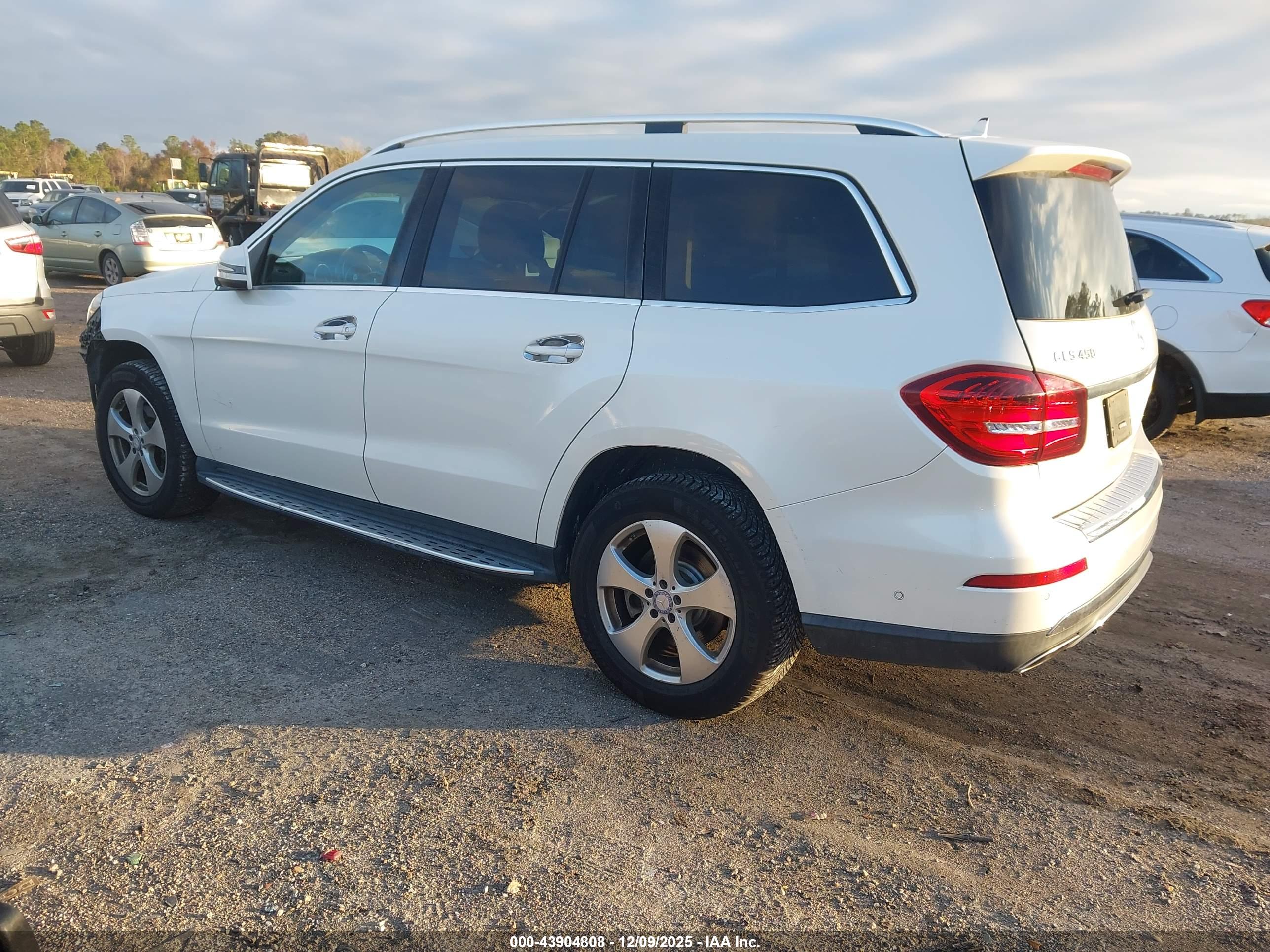 MERCEDES-BENZ GLS image 3