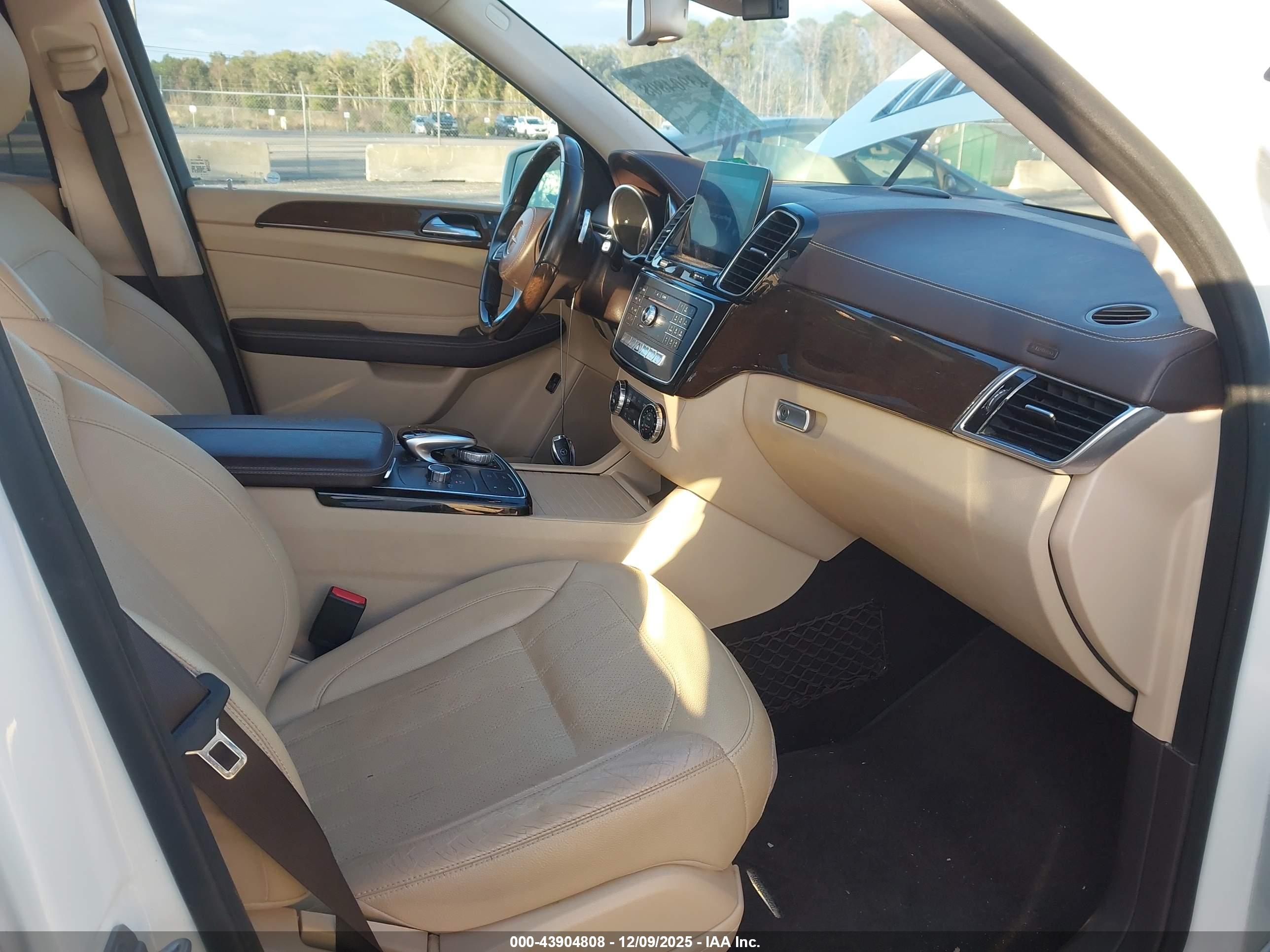 MERCEDES-BENZ GLS image 5
