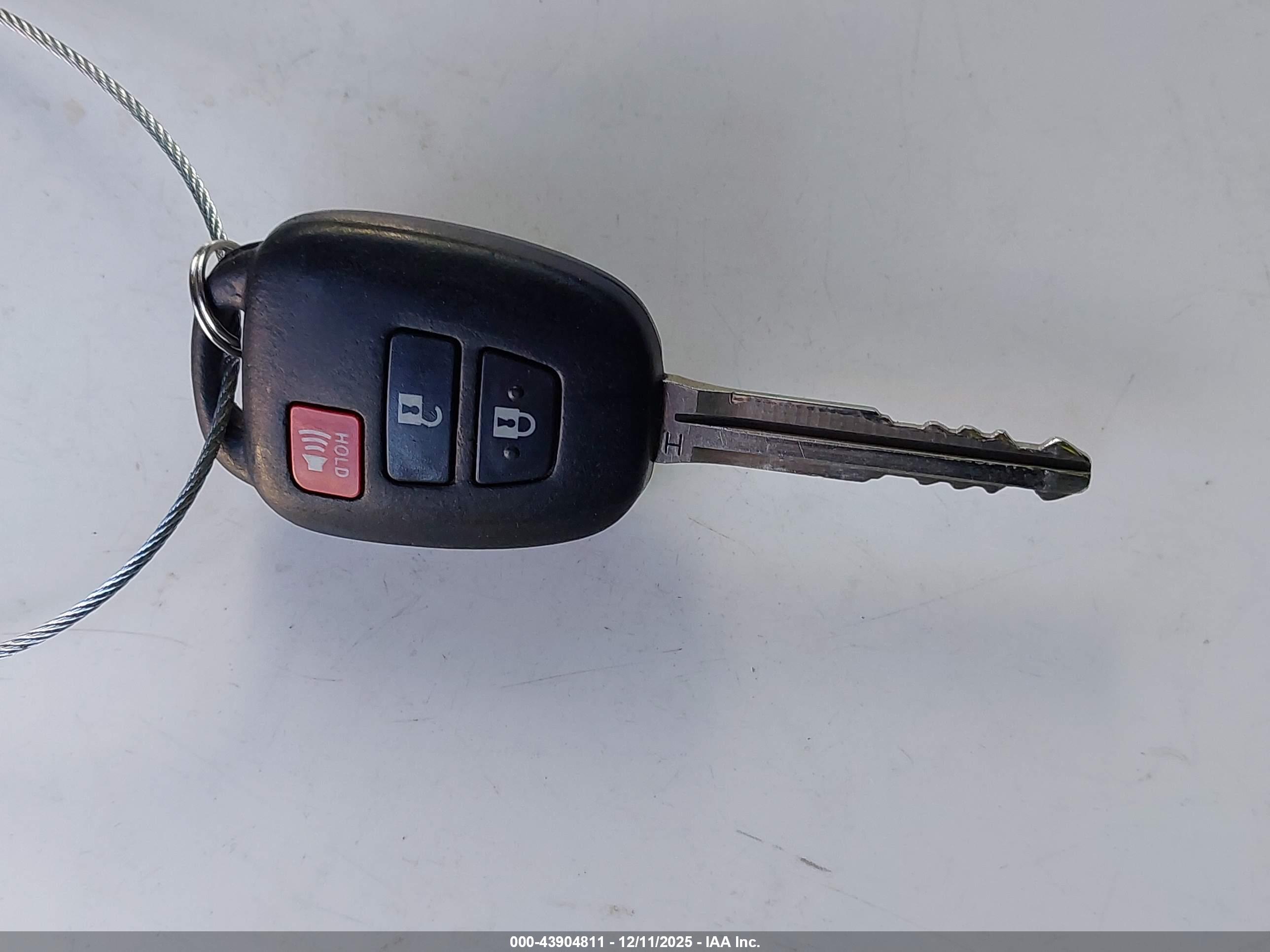 TOYOTA RAV4 image 11