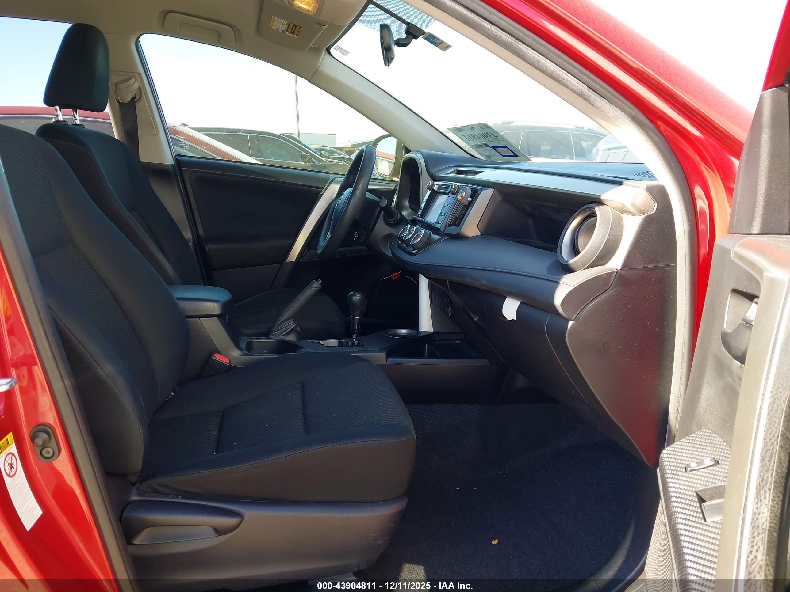 TOYOTA RAV4 image 5