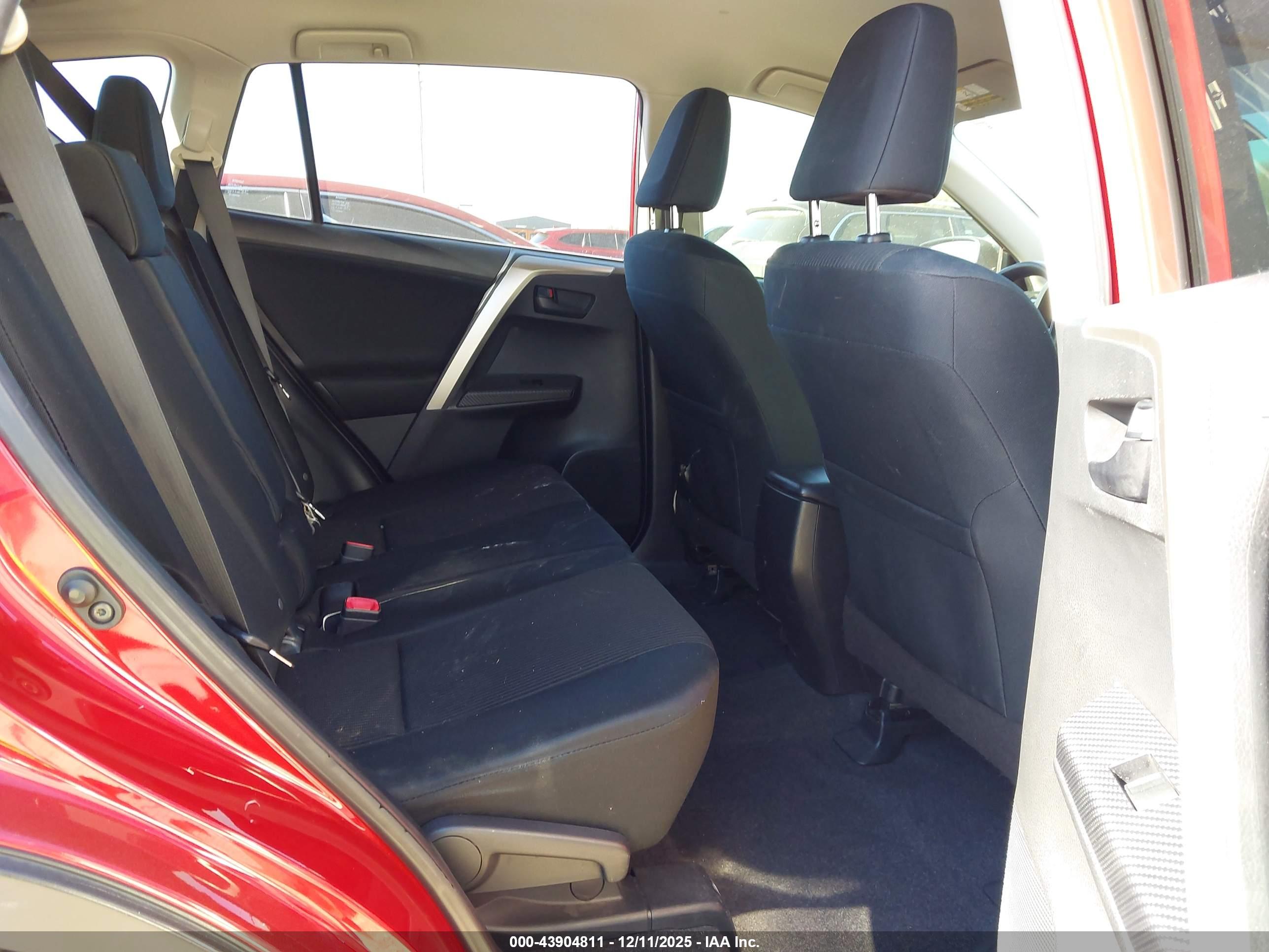 TOYOTA RAV4 image 8