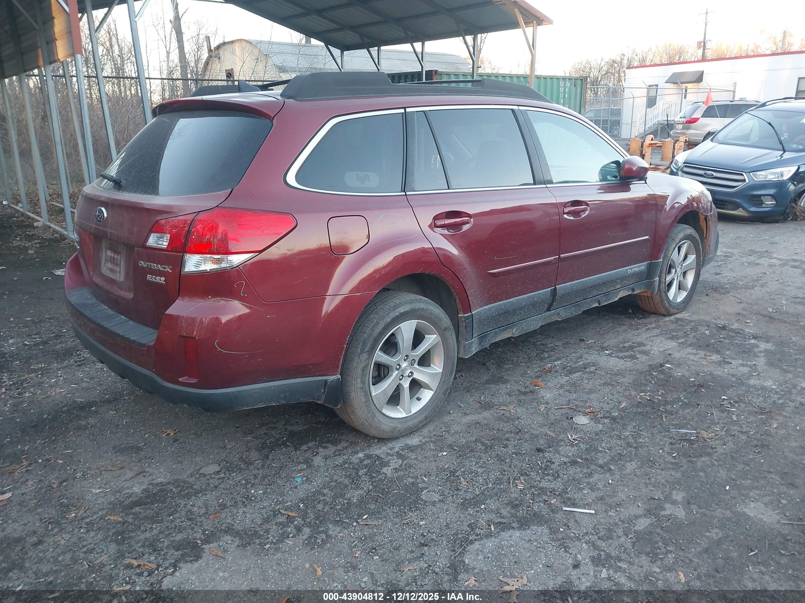 SUBARU OUTBACK image 4