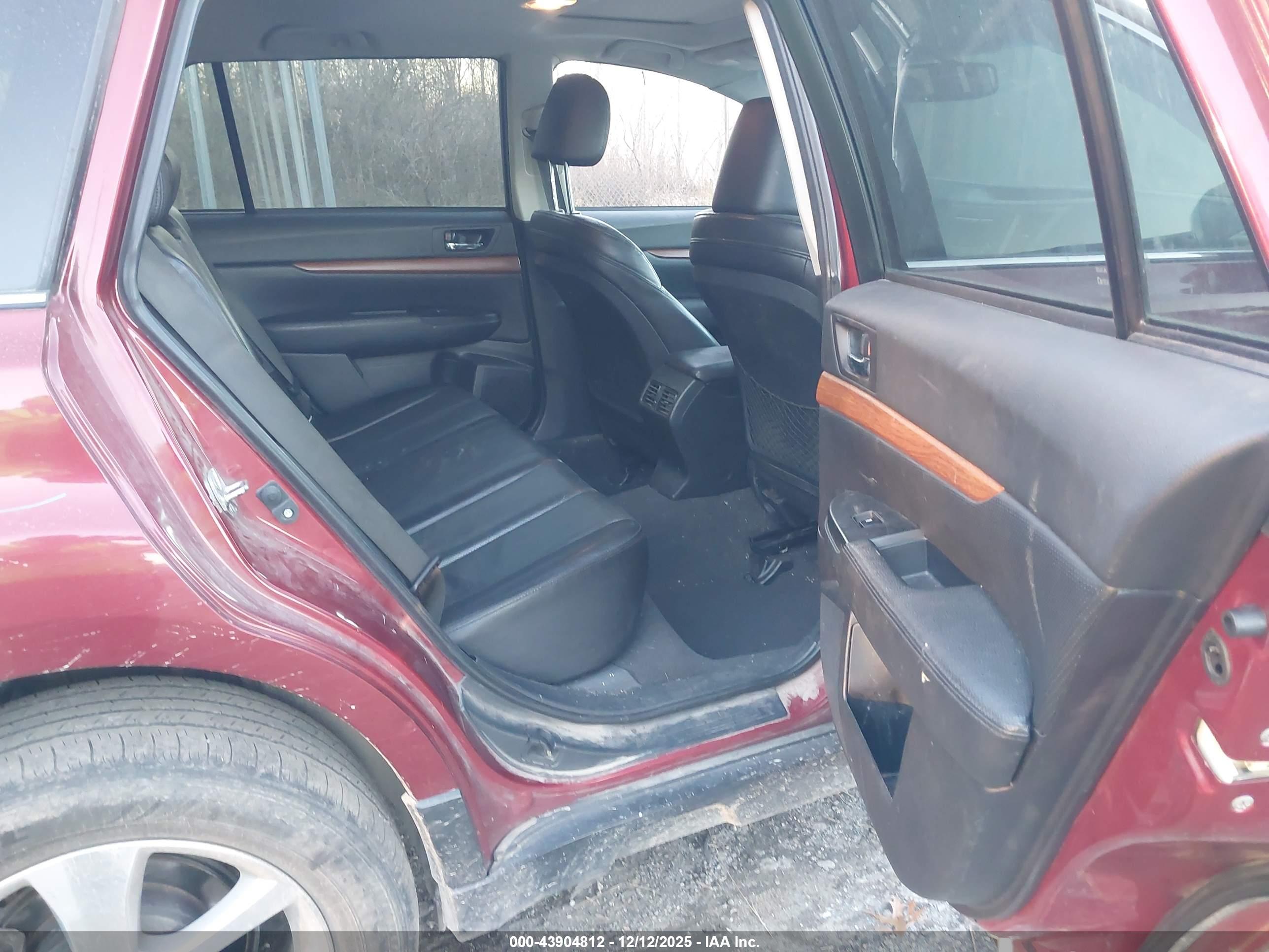 SUBARU OUTBACK image 8