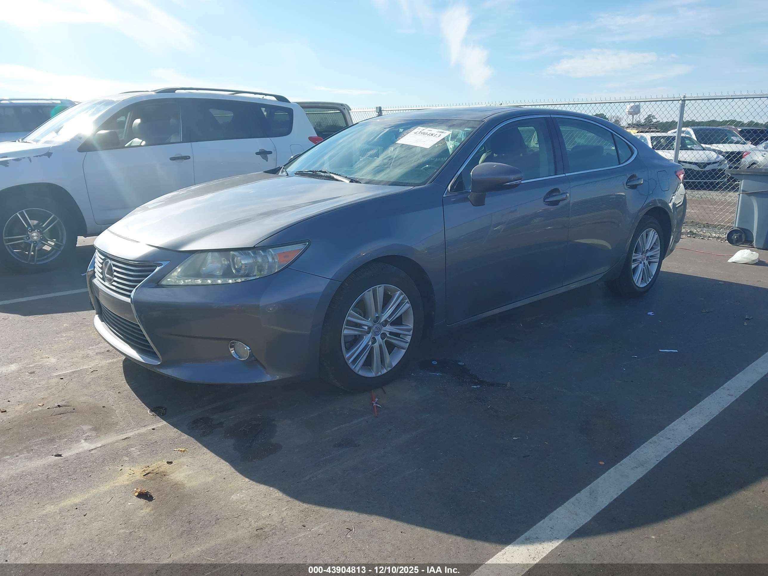 LEXUS ES image 2