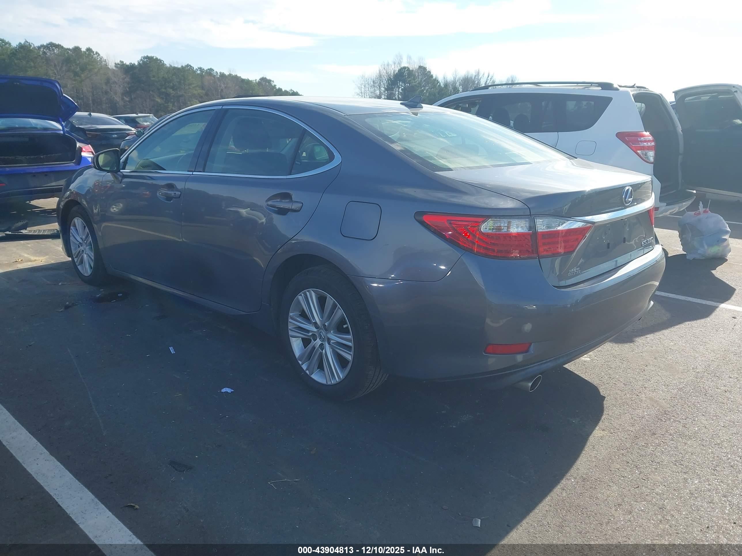 LEXUS ES image 3
