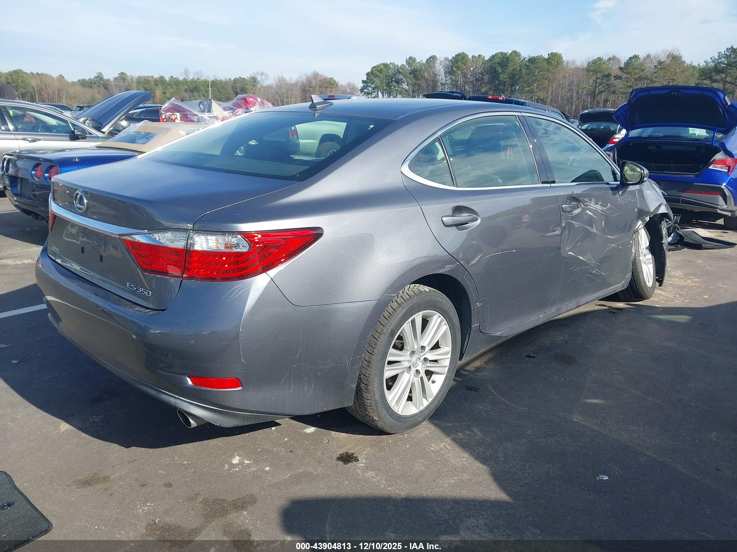 LEXUS ES image 4