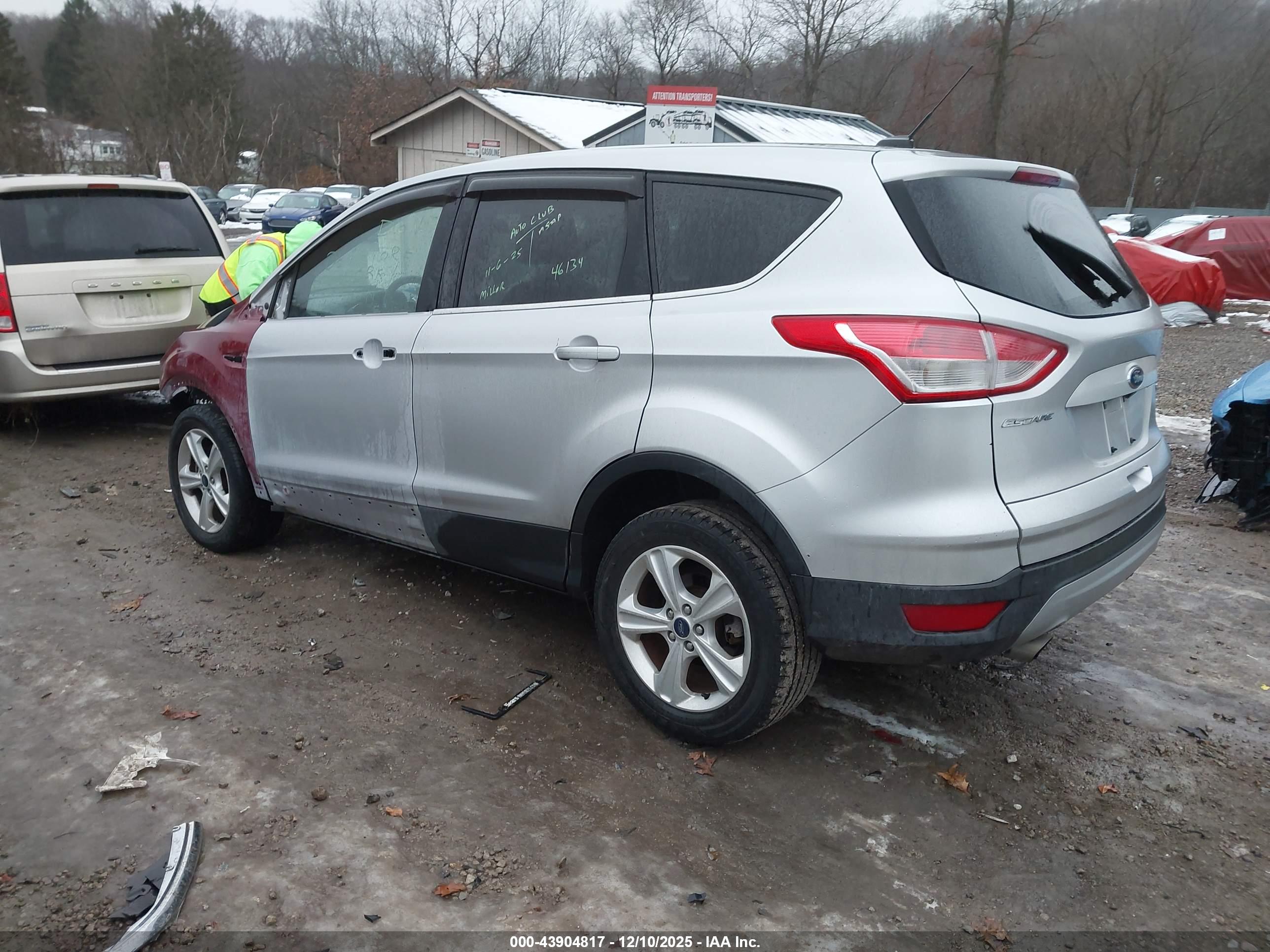 FORD ESCAPE image 3