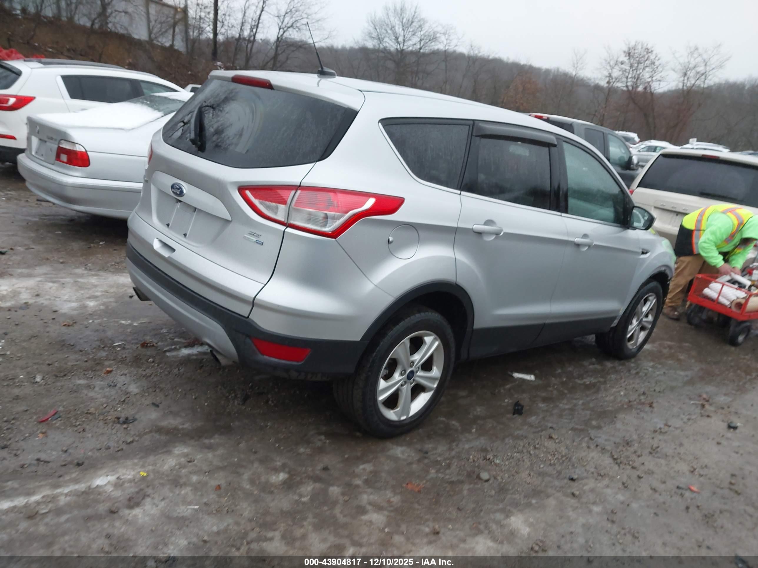 FORD ESCAPE image 4