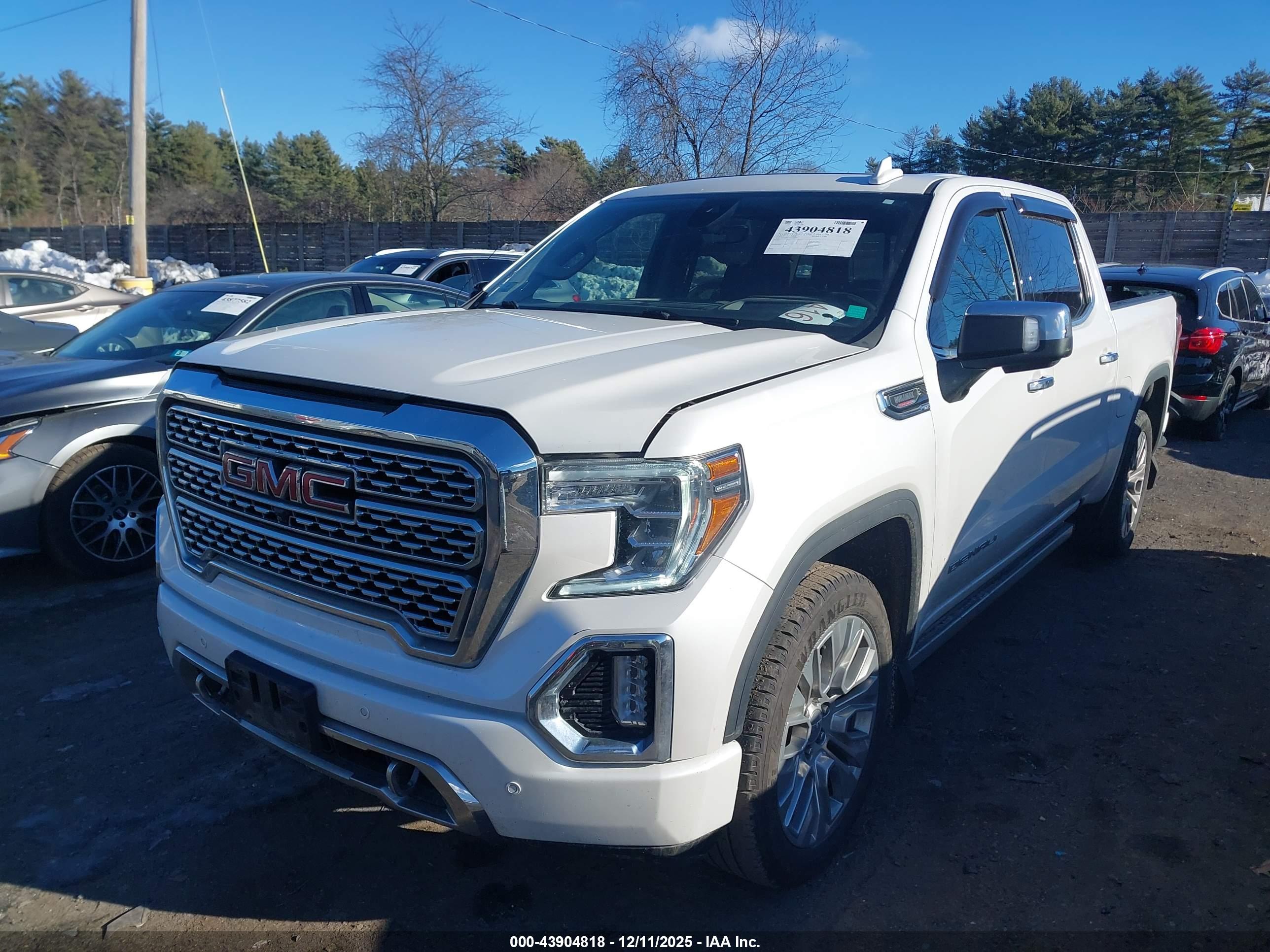 GMC SIERRA image 2