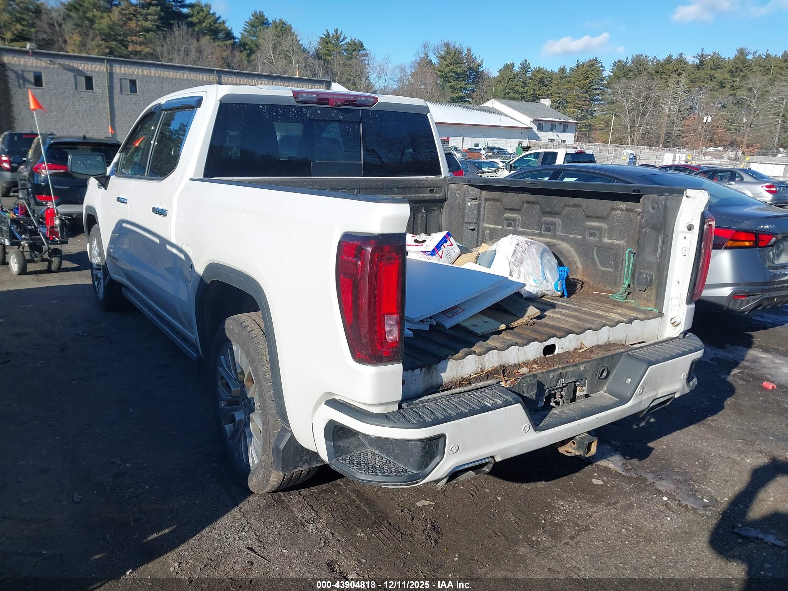 GMC SIERRA image 3