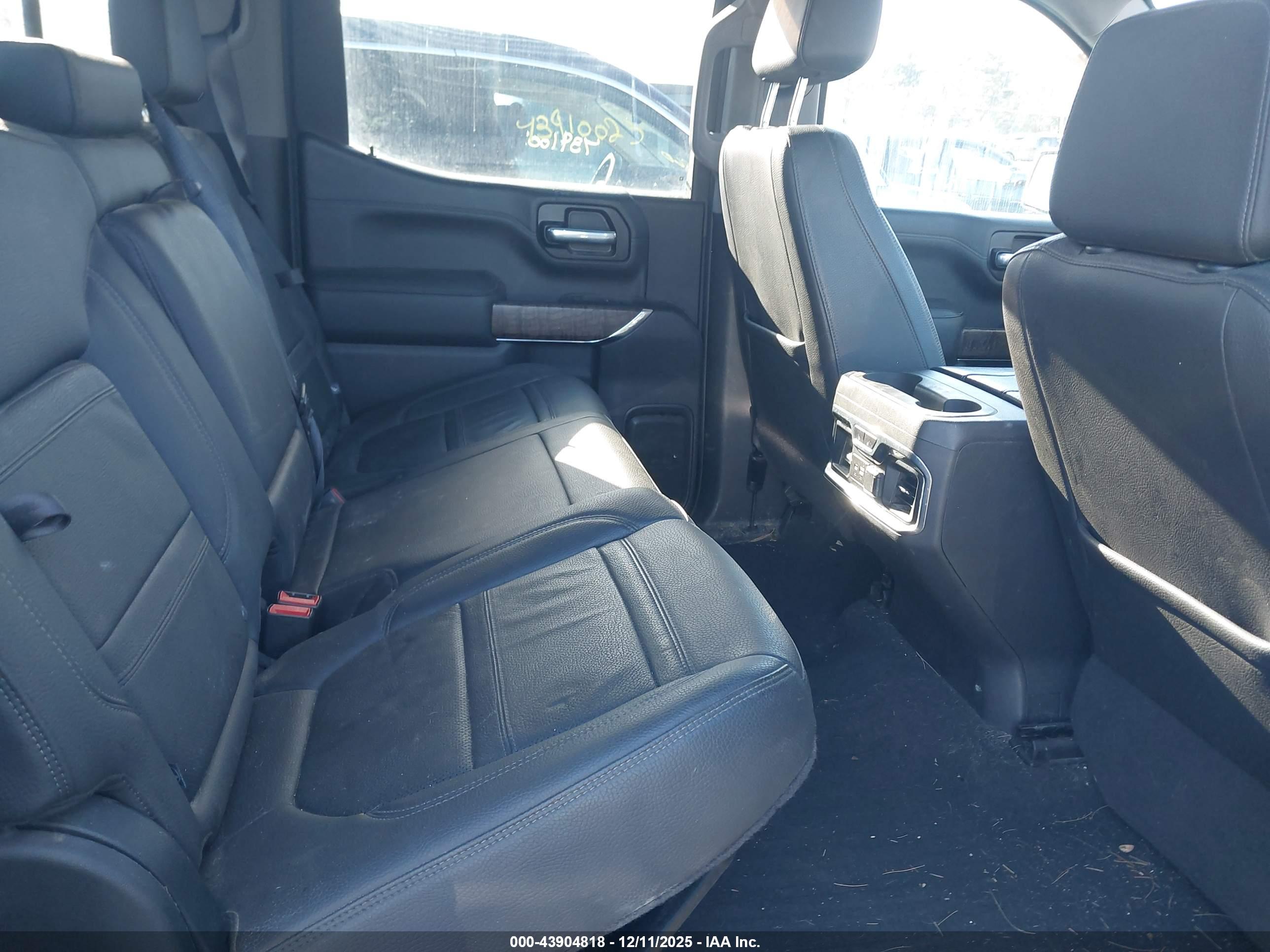 GMC SIERRA image 8
