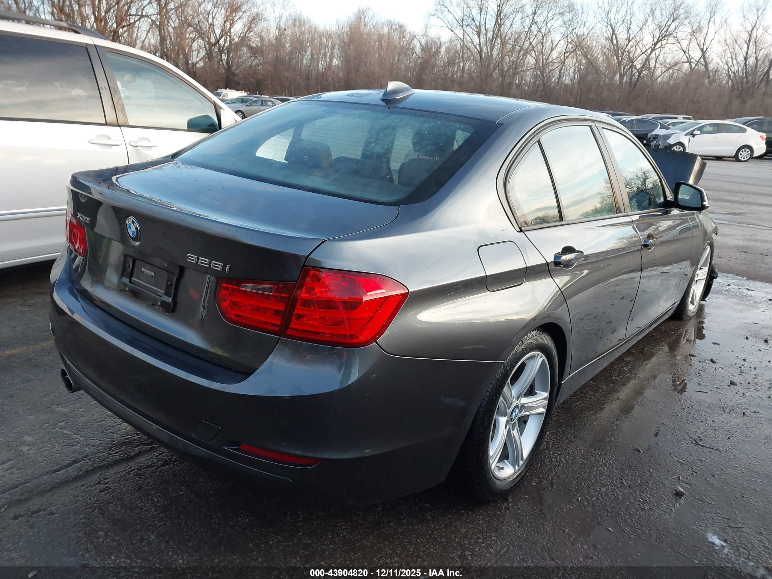 BMW 328I image 4