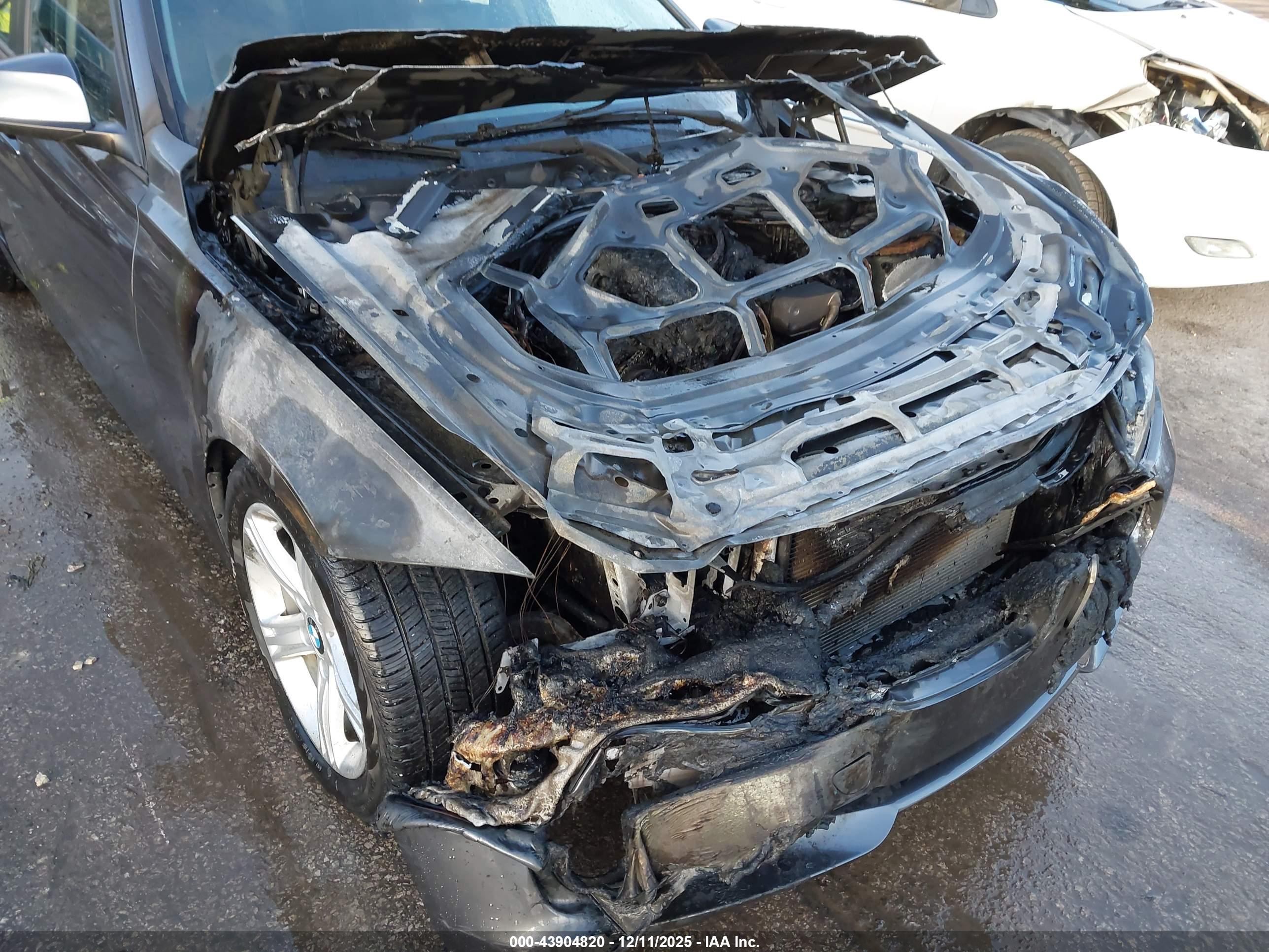 BMW 328I image 6