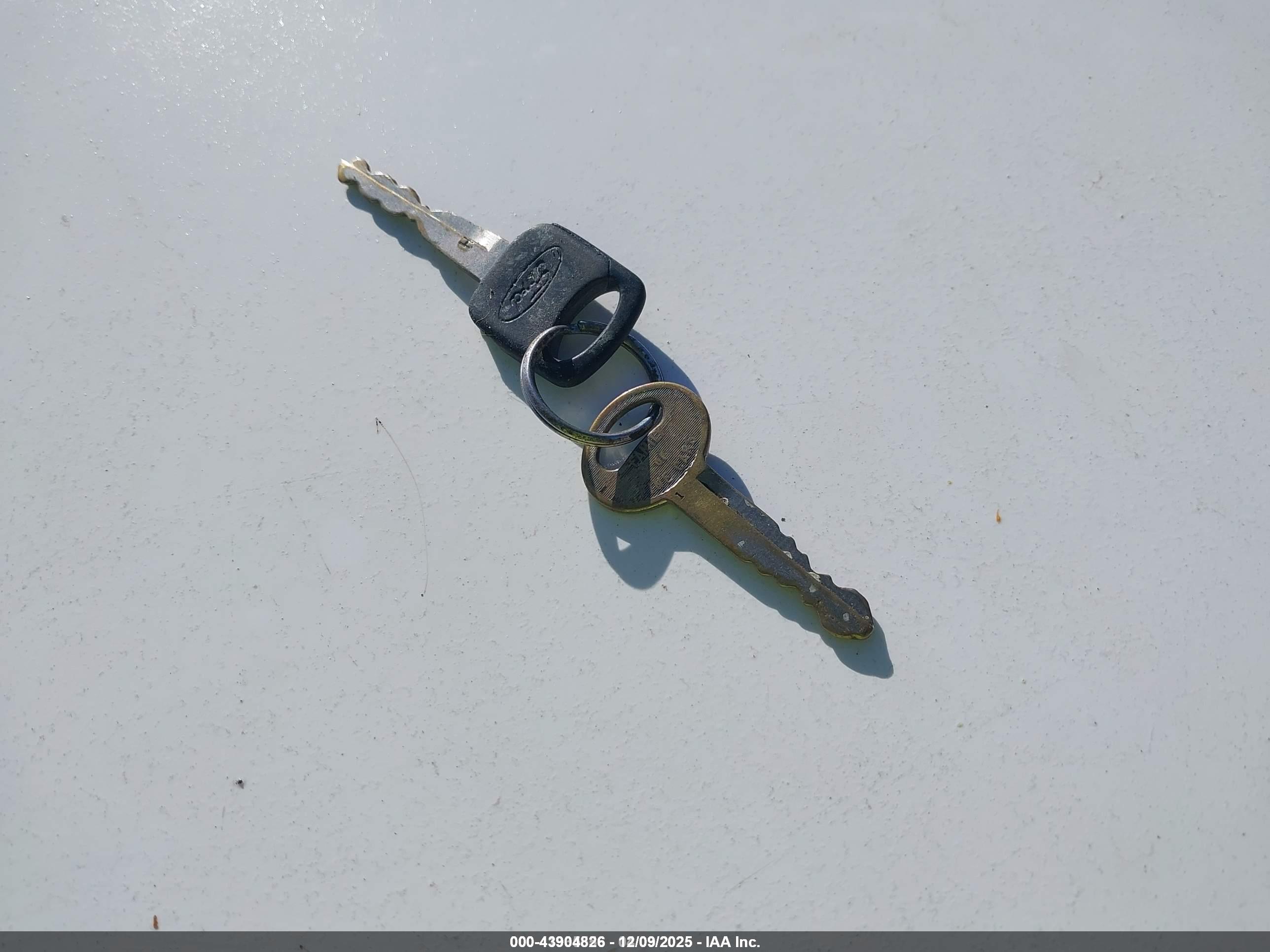 FORD TAURUS image 11