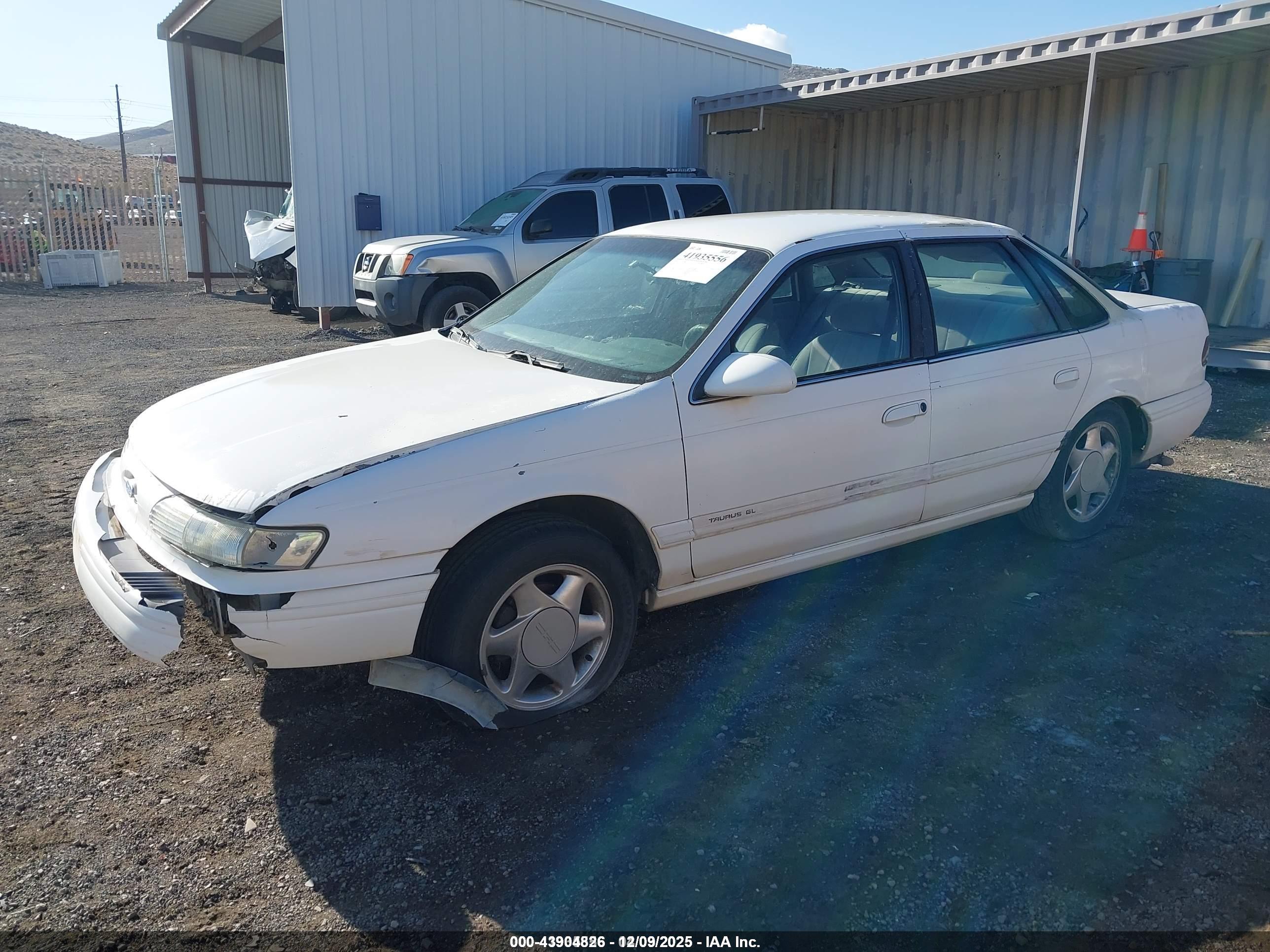 FORD TAURUS image 2