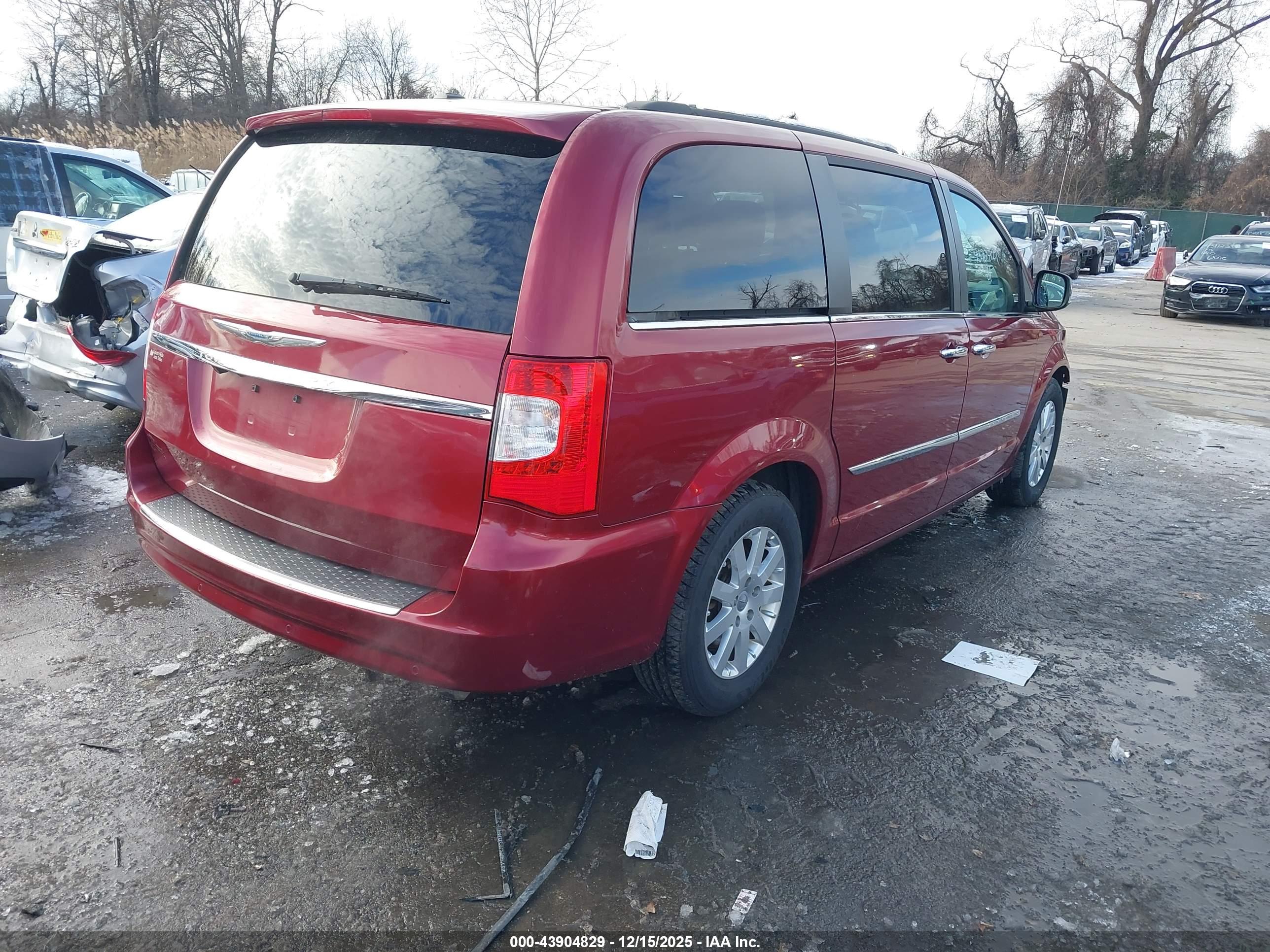 CHRYSLER TOWN image 4