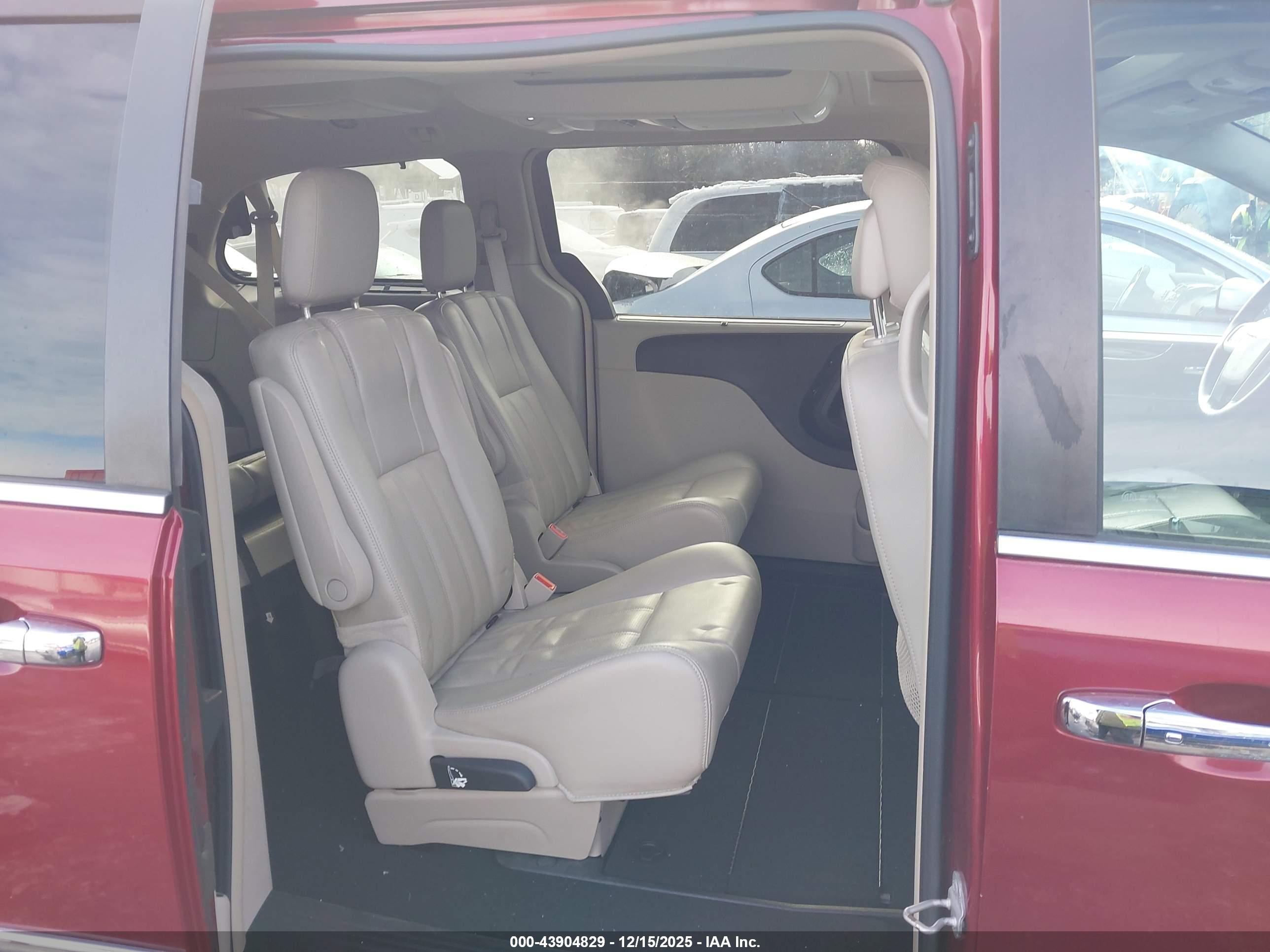 CHRYSLER TOWN image 8