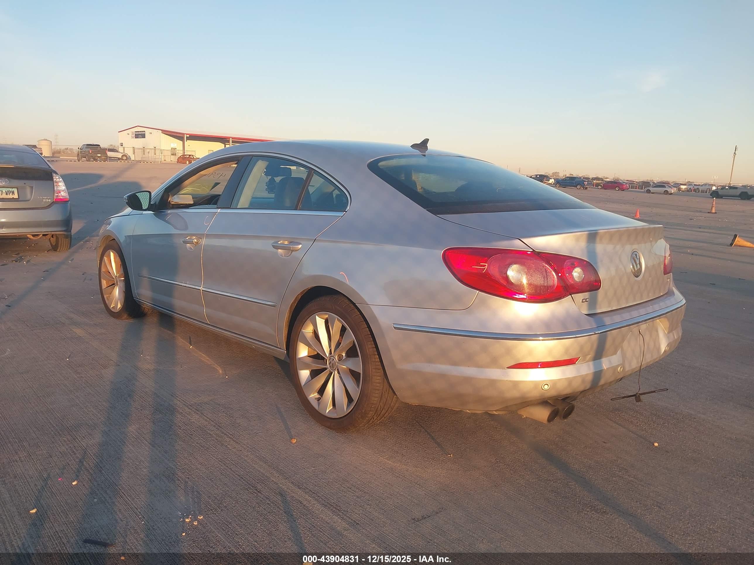 VOLKSWAGEN CC image 3