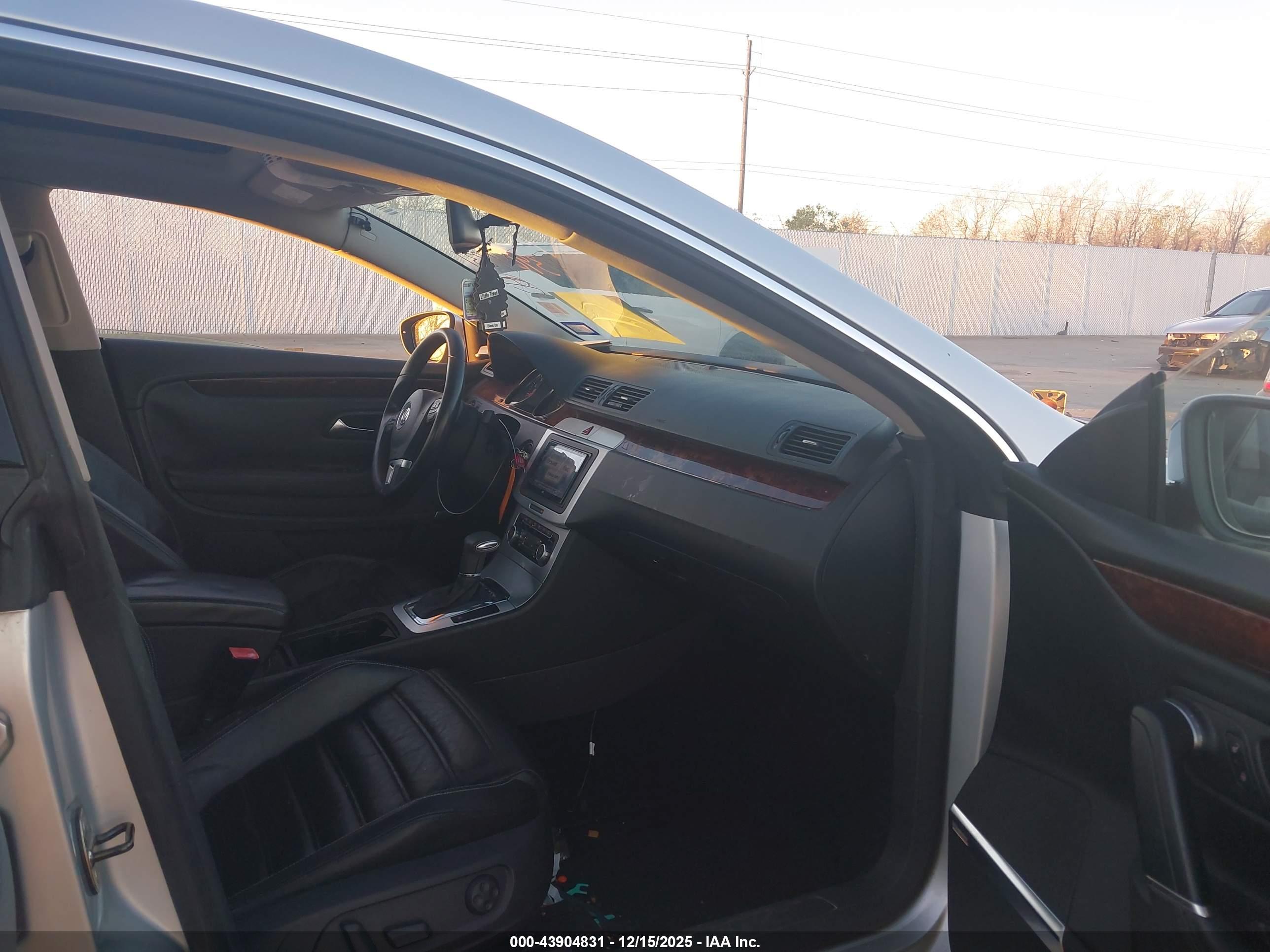 VOLKSWAGEN CC image 5