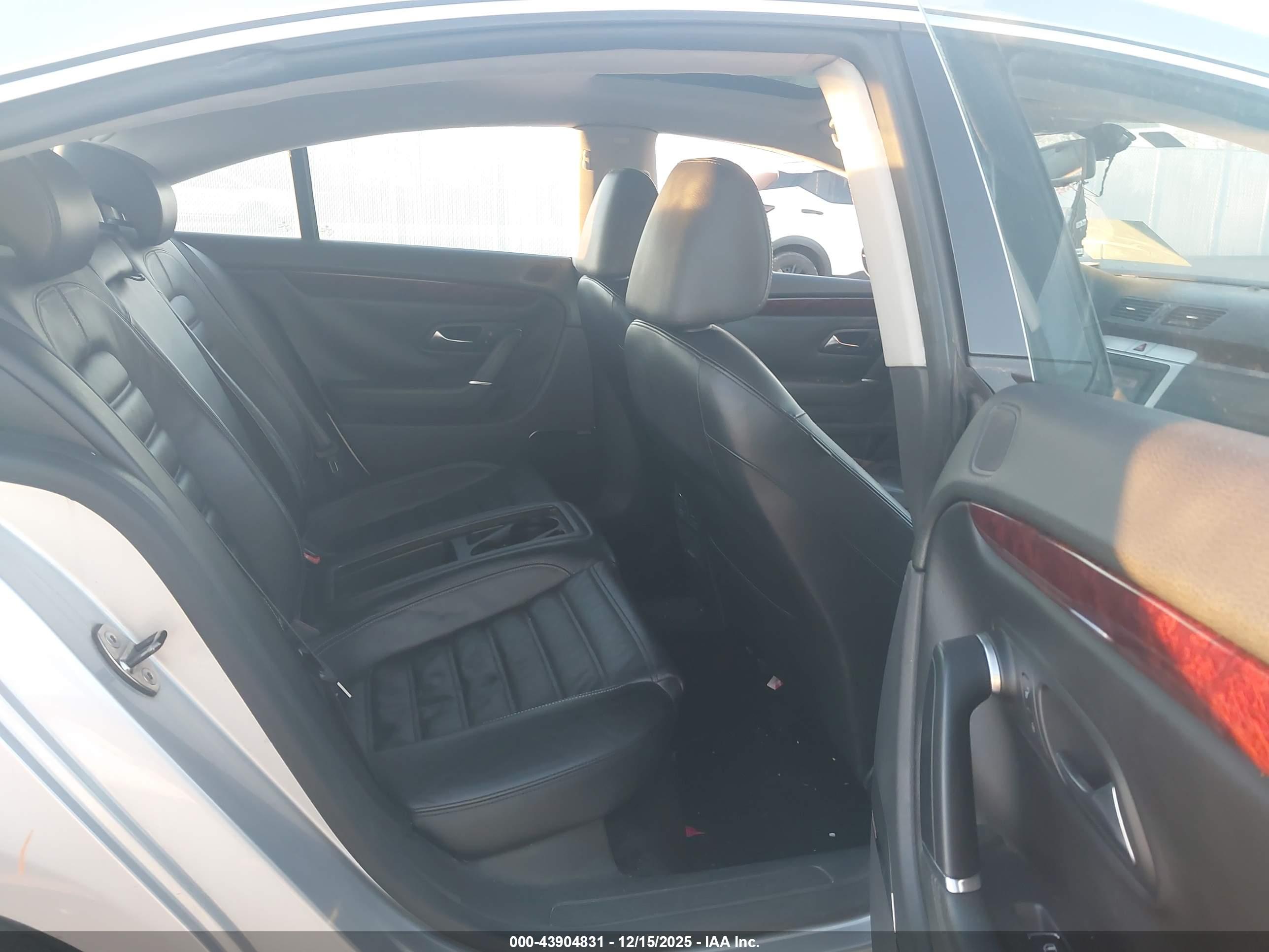 VOLKSWAGEN CC image 8