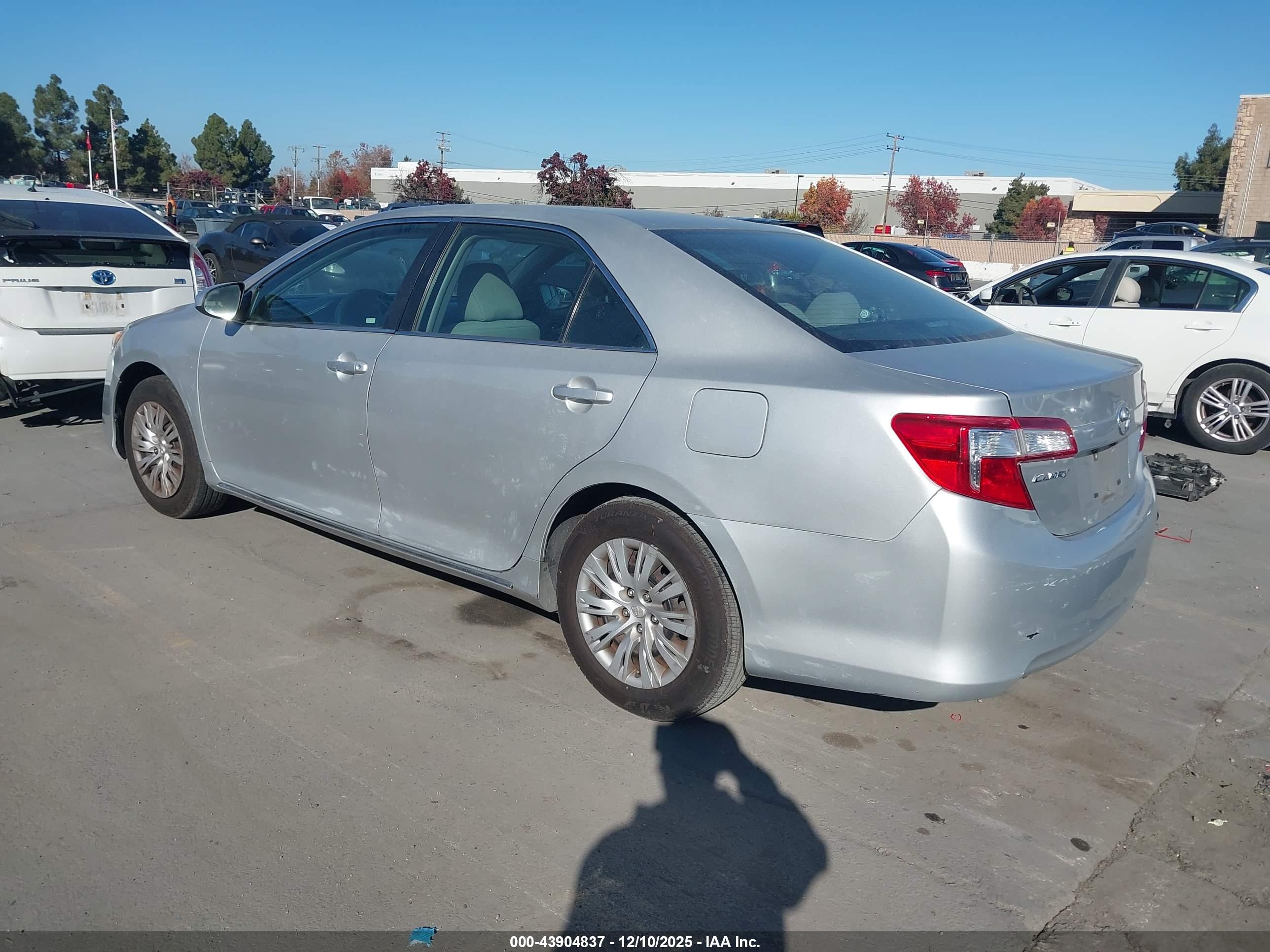 TOYOTA CAMRY image 3
