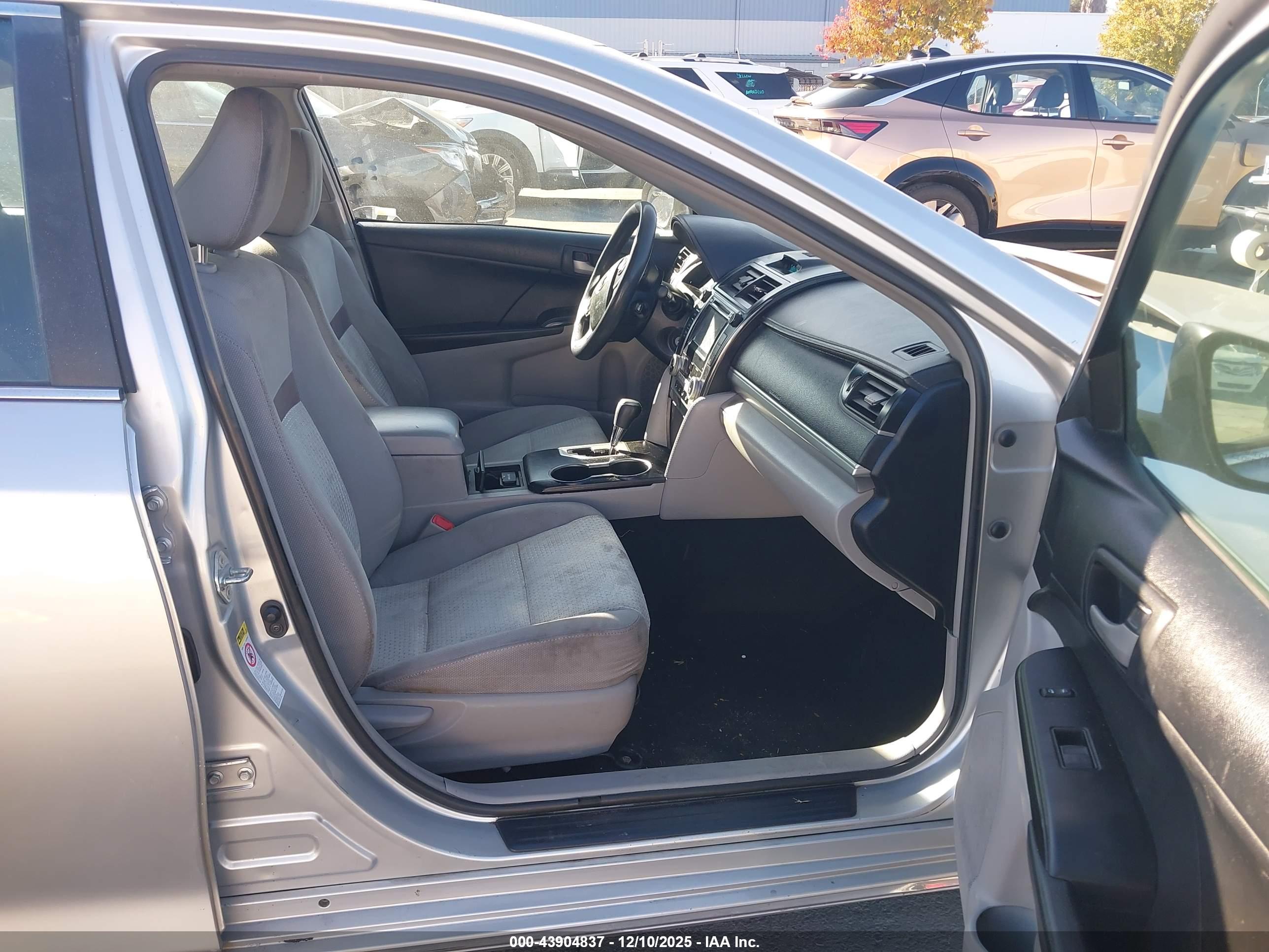 TOYOTA CAMRY image 5