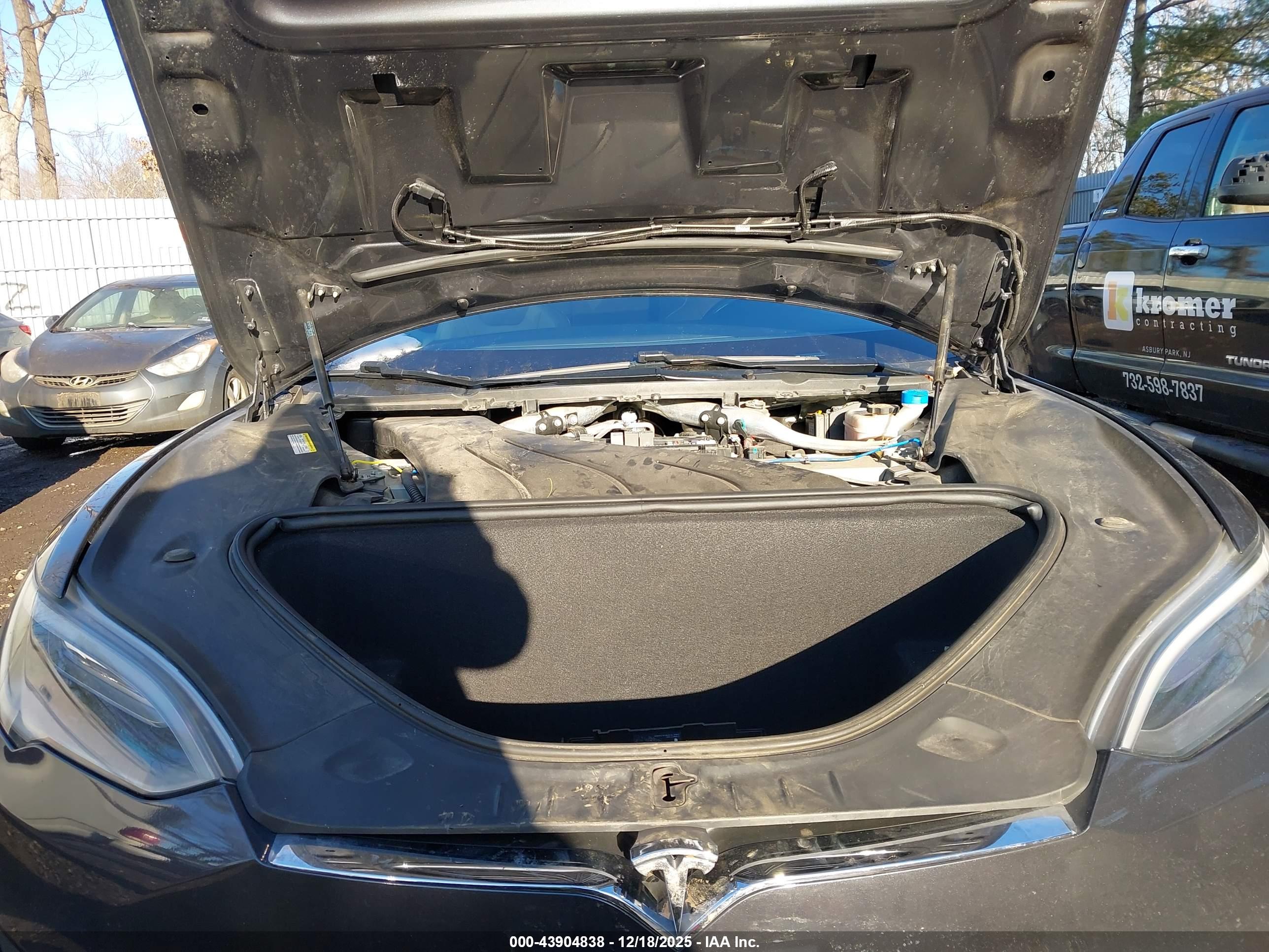 TESLA MODEL image 10
