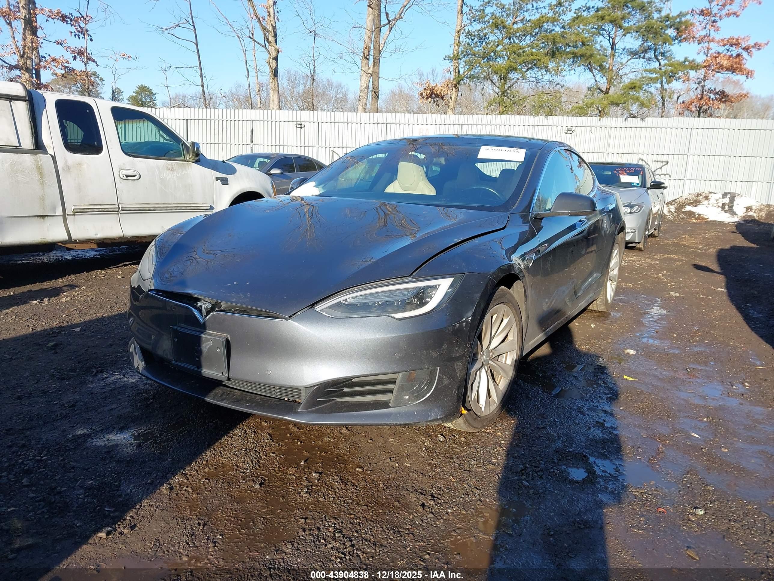 TESLA MODEL image 2
