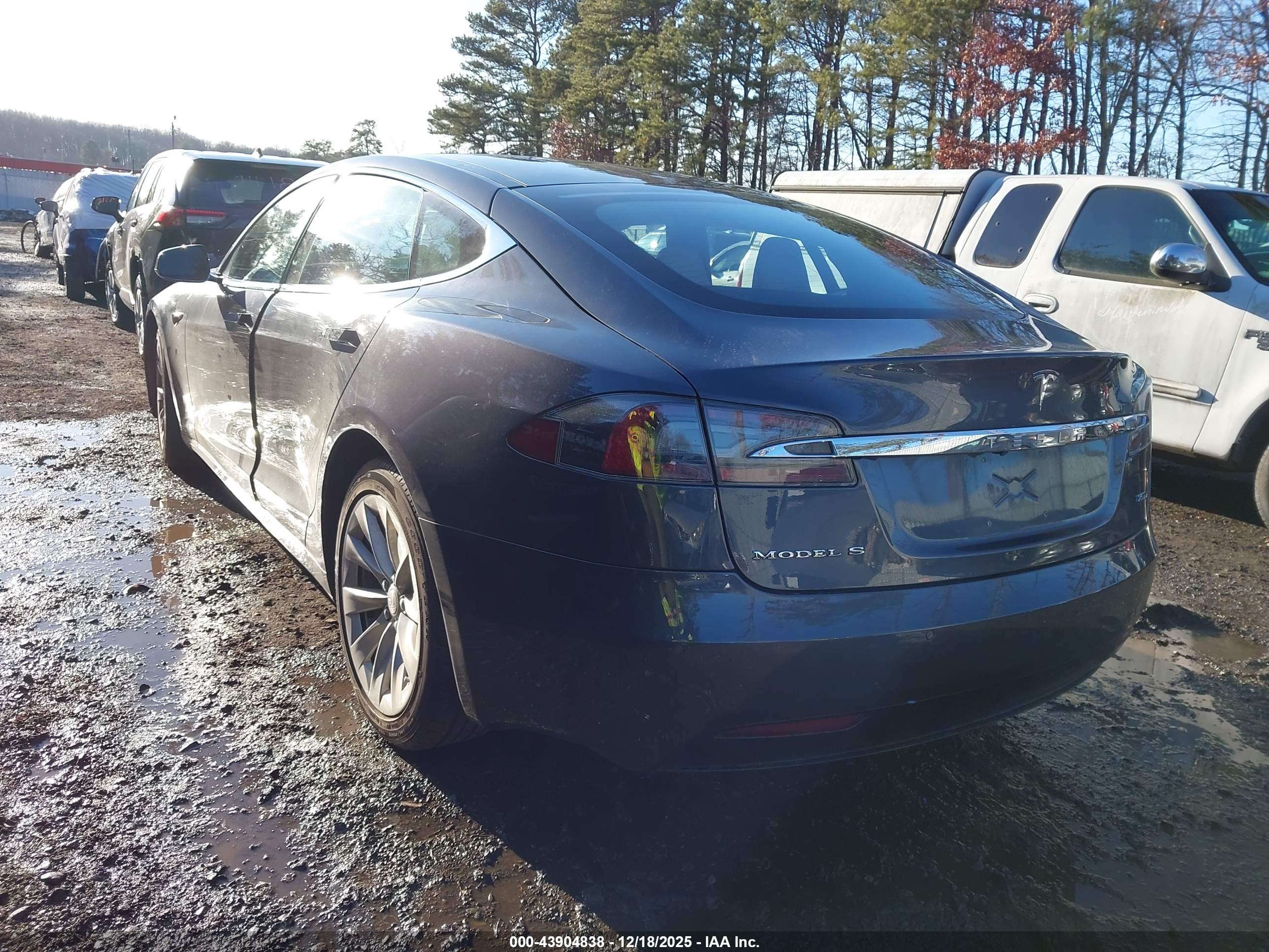TESLA MODEL image 3