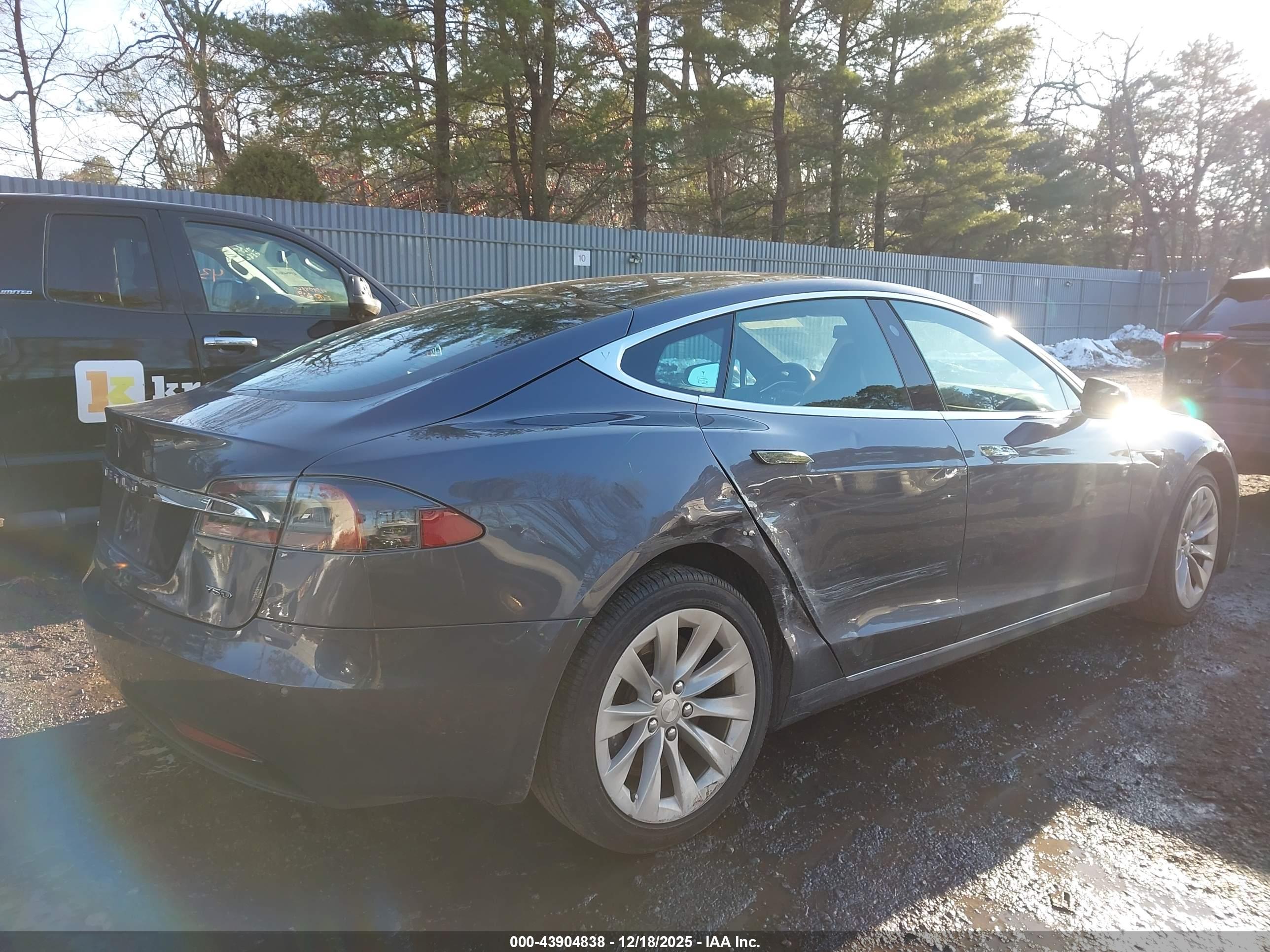 TESLA MODEL image 6