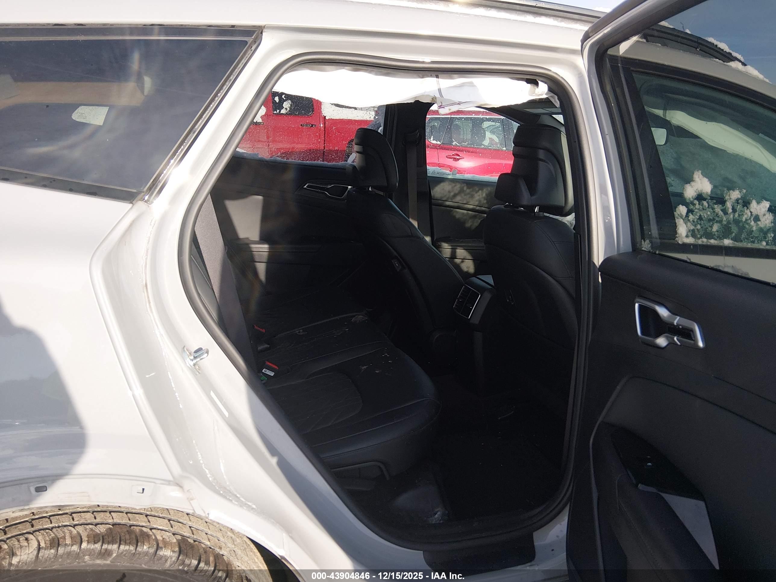 KIA SPORTAGE image 8