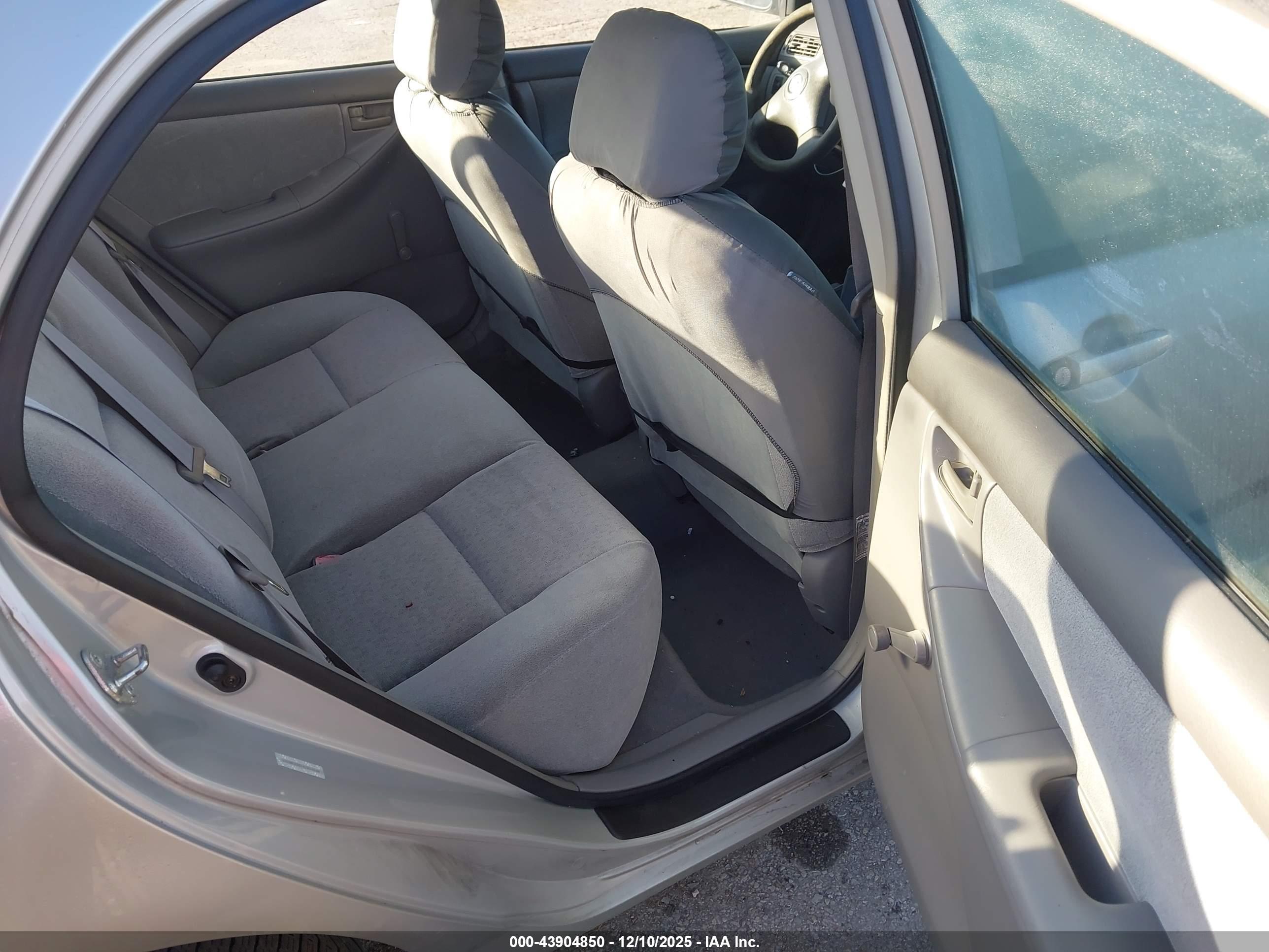TOYOTA COROLLA image 8