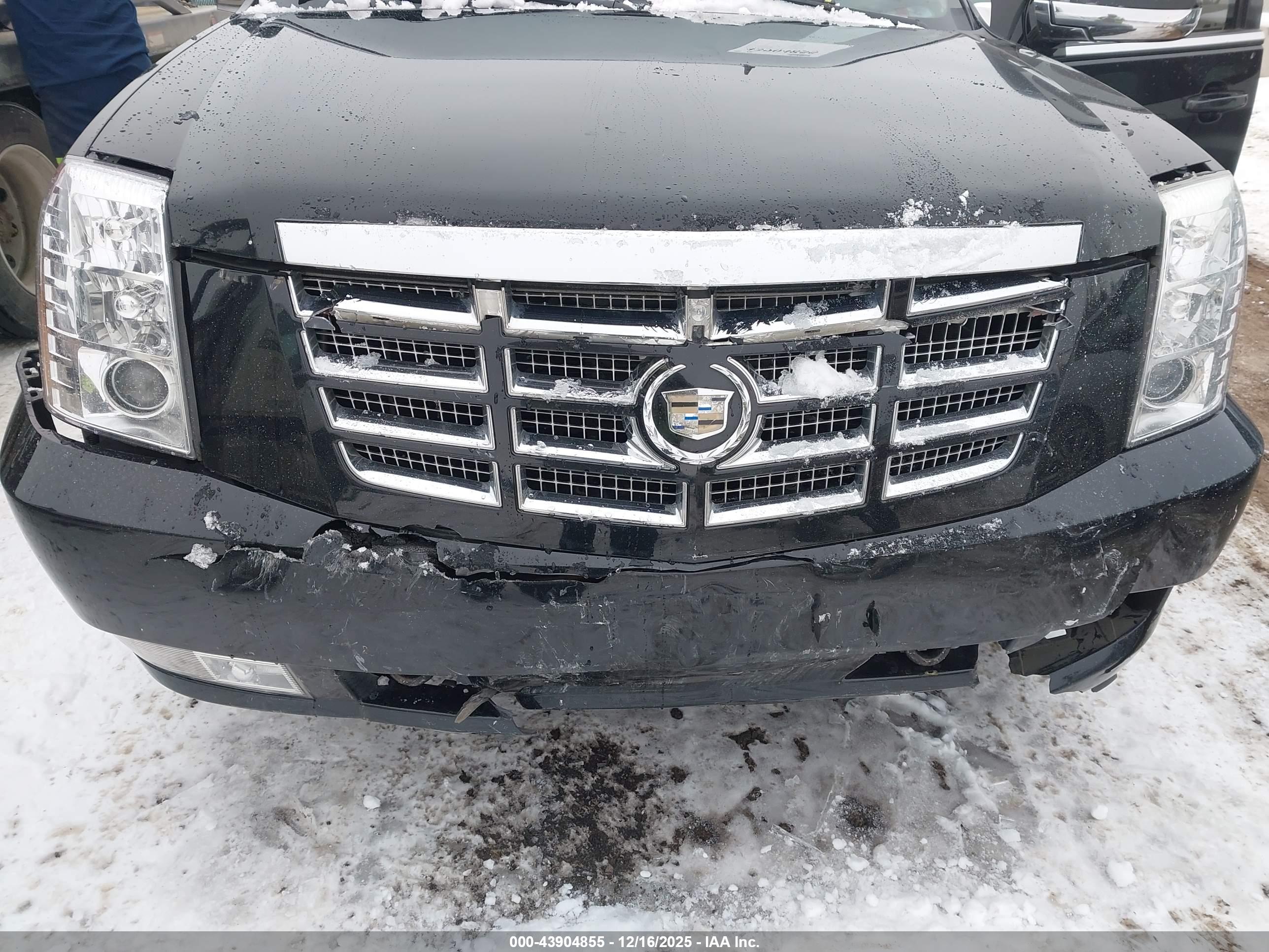 CADILLAC ESCALADE image 6