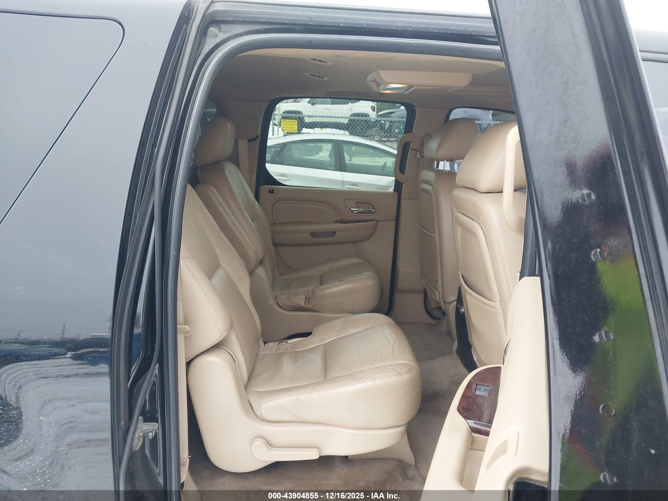 CADILLAC ESCALADE image 8