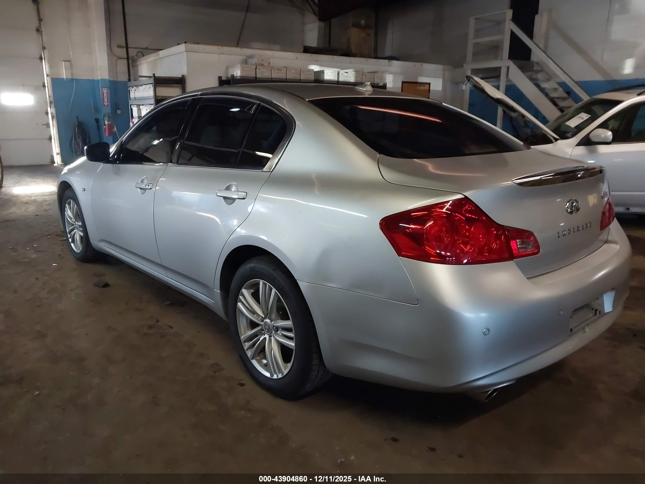 INFINITI G37X image 3