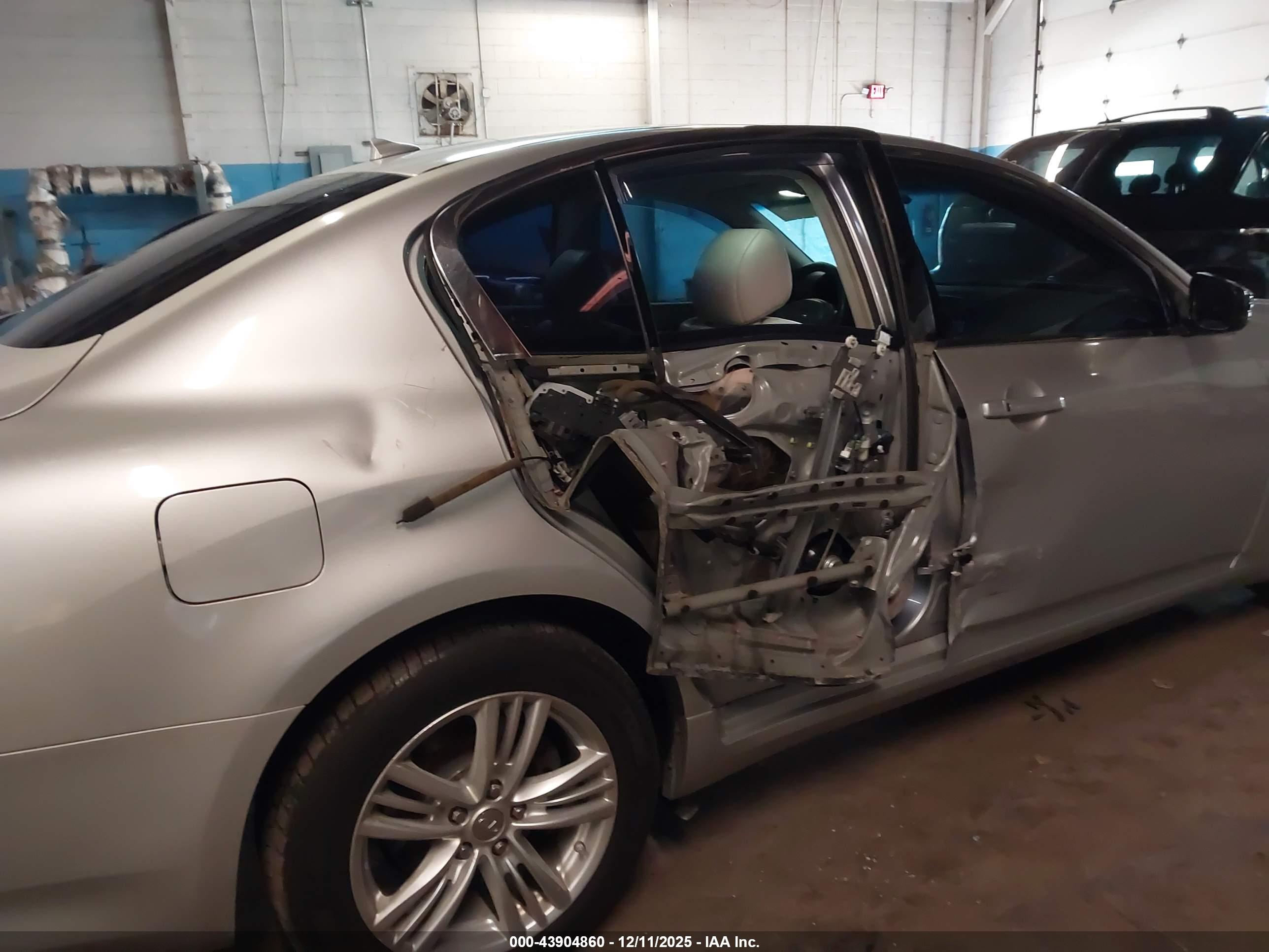 INFINITI G37X image 6