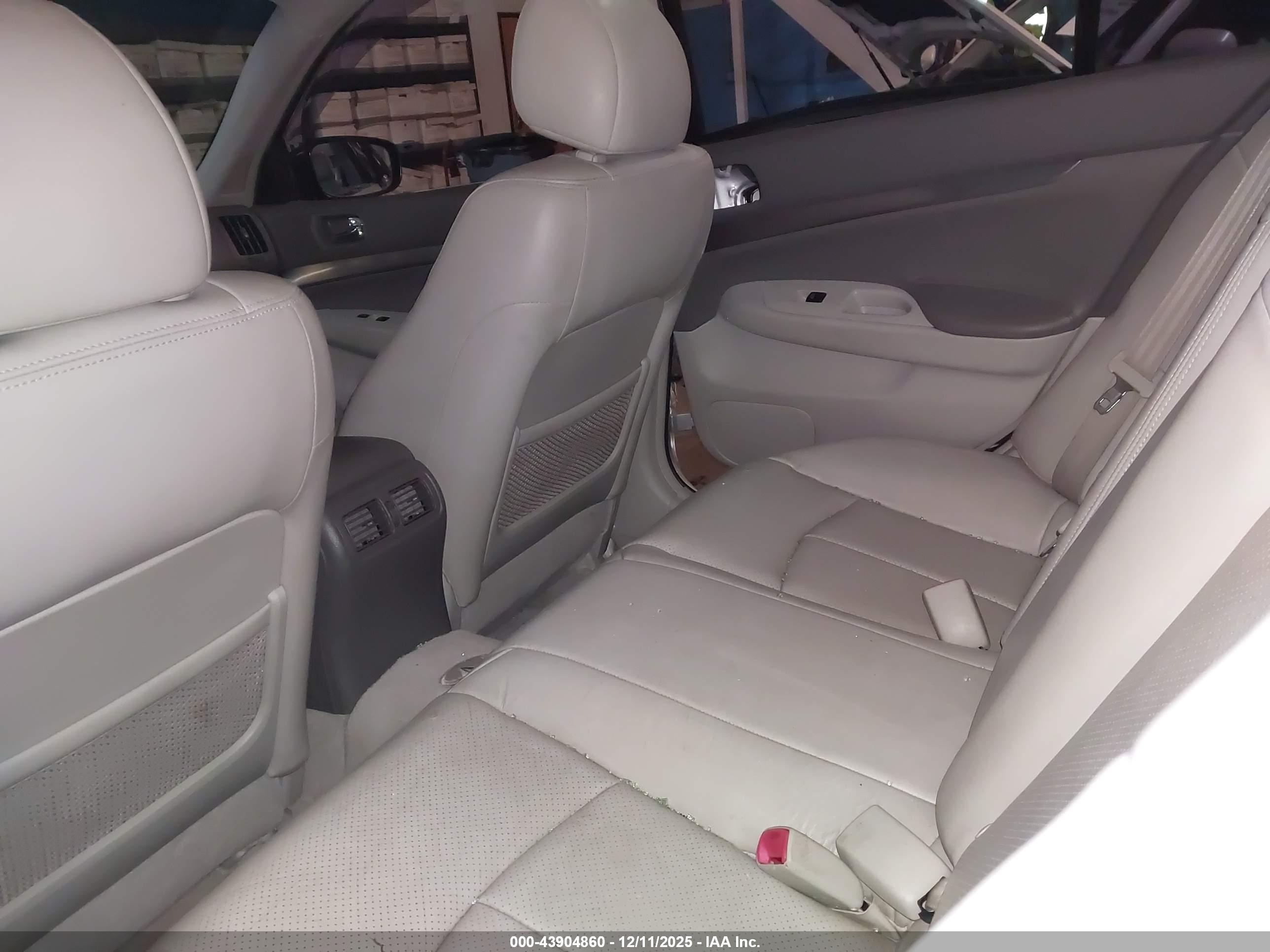 INFINITI G37X image 8
