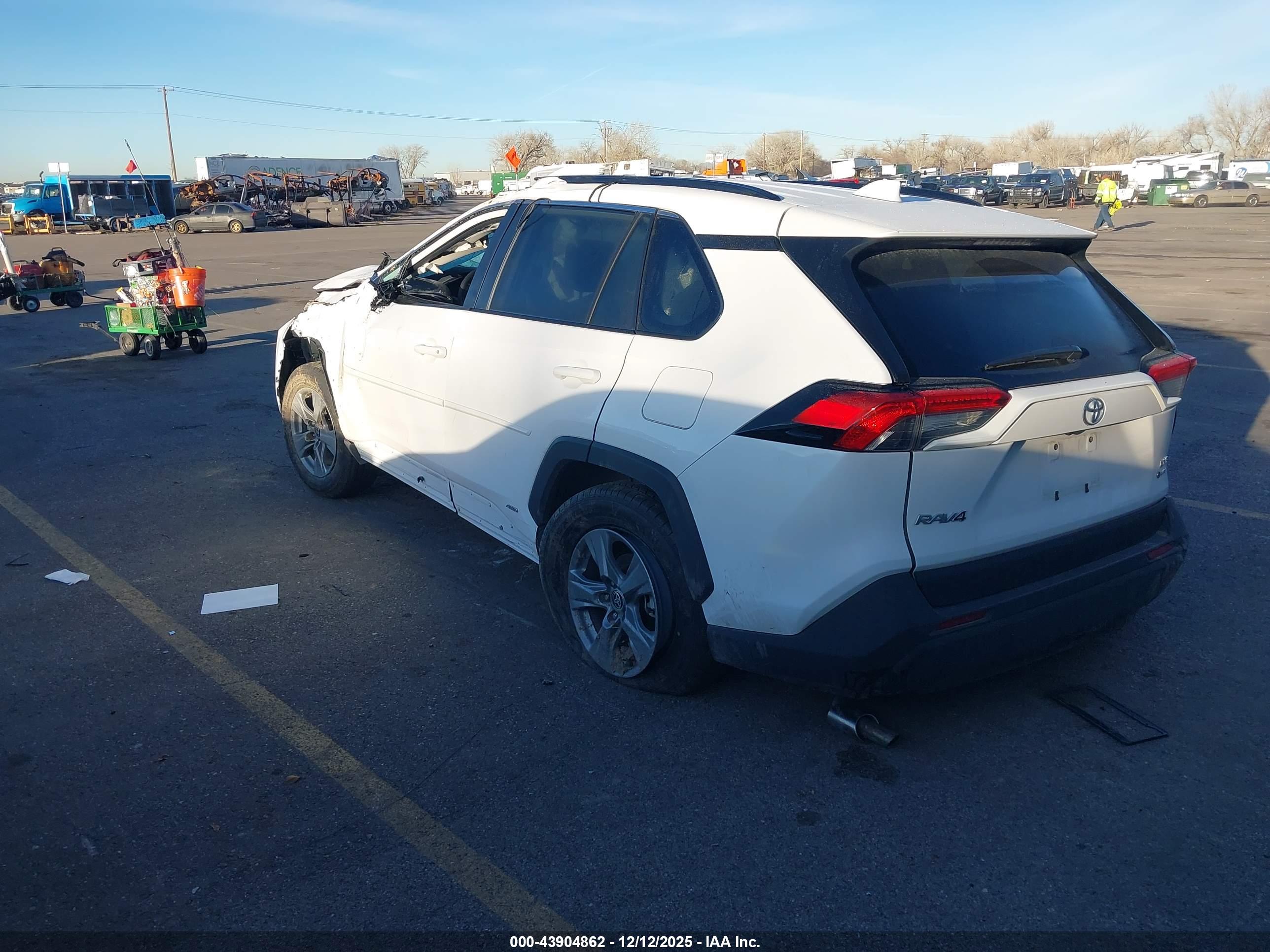 TOYOTA RAV4 image 3