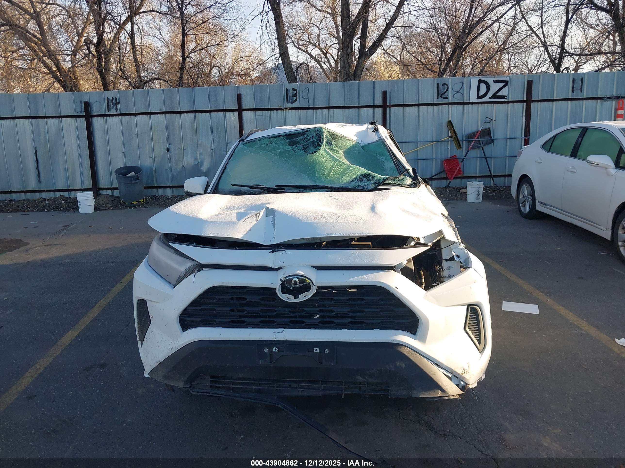 TOYOTA RAV4 image 6