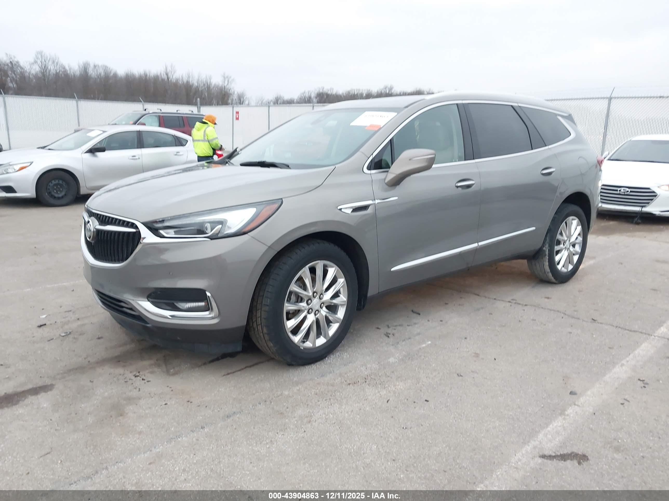 BUICK ENCLAVE image 2