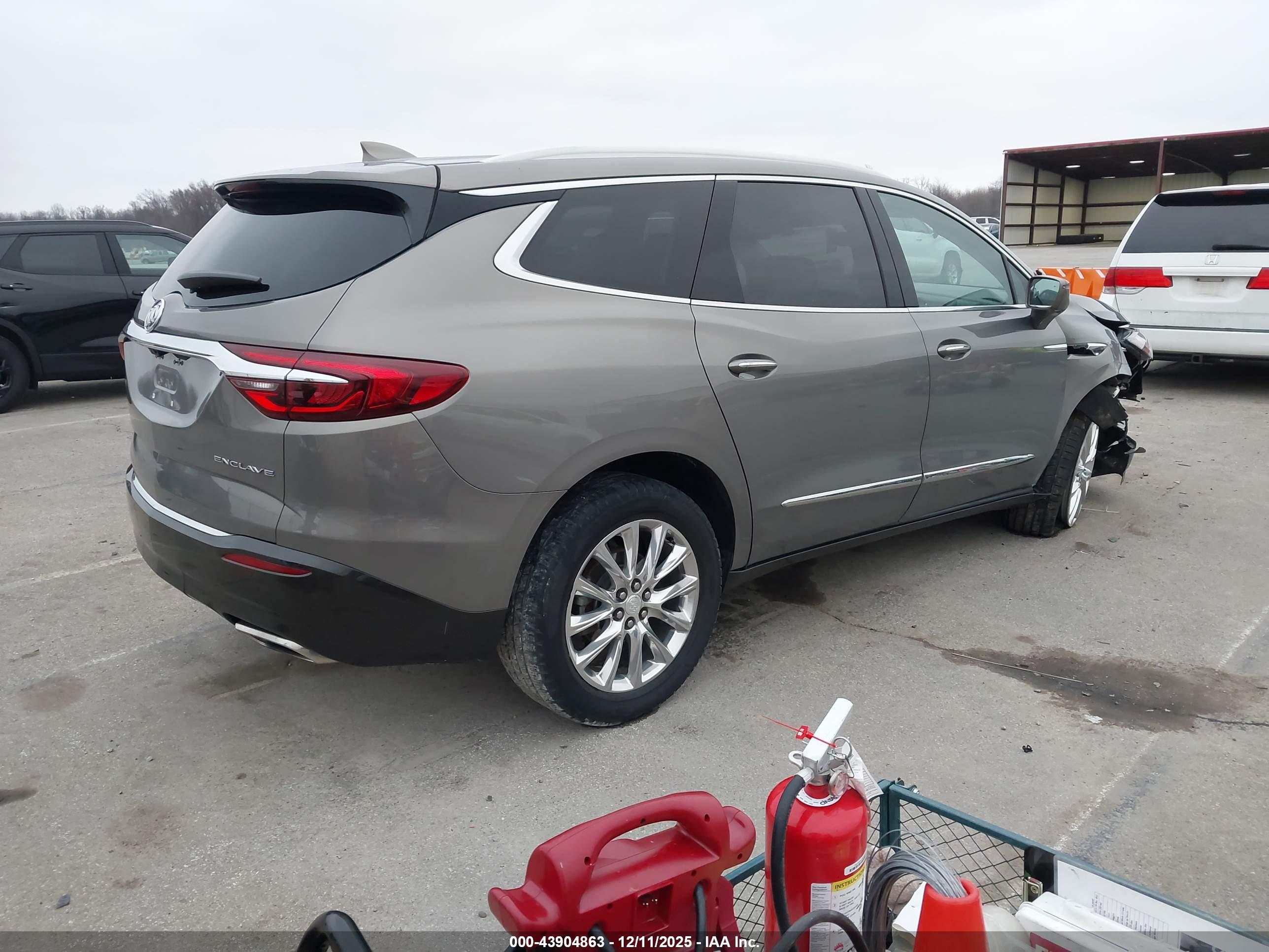 BUICK ENCLAVE image 4