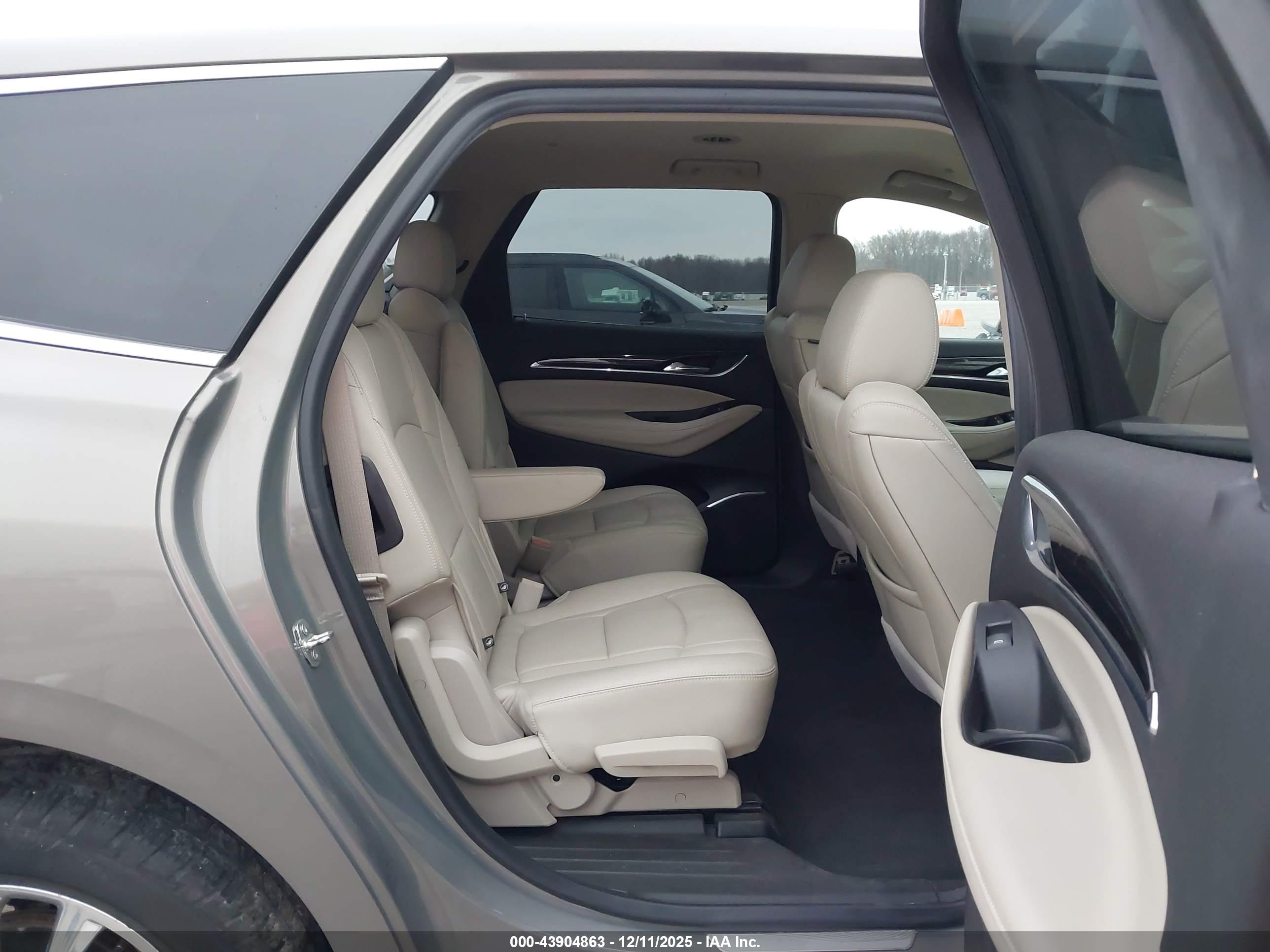 BUICK ENCLAVE image 8