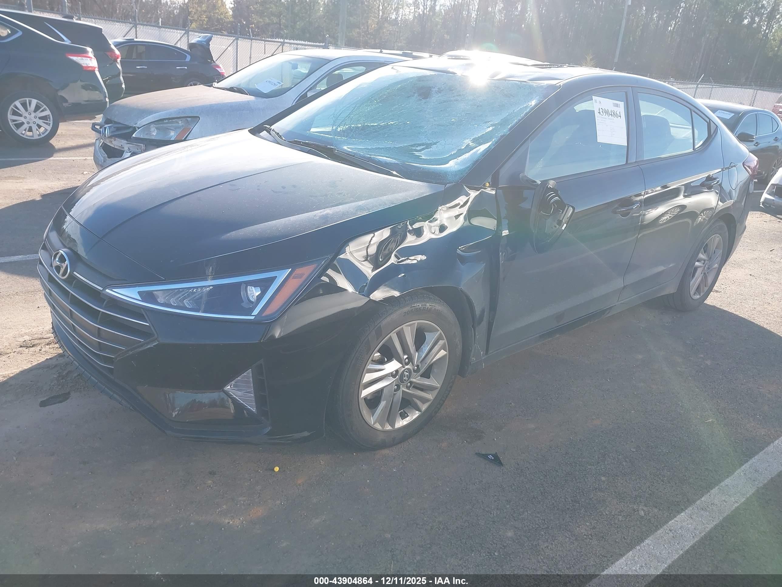 HYUNDAI ELANTRA image 2