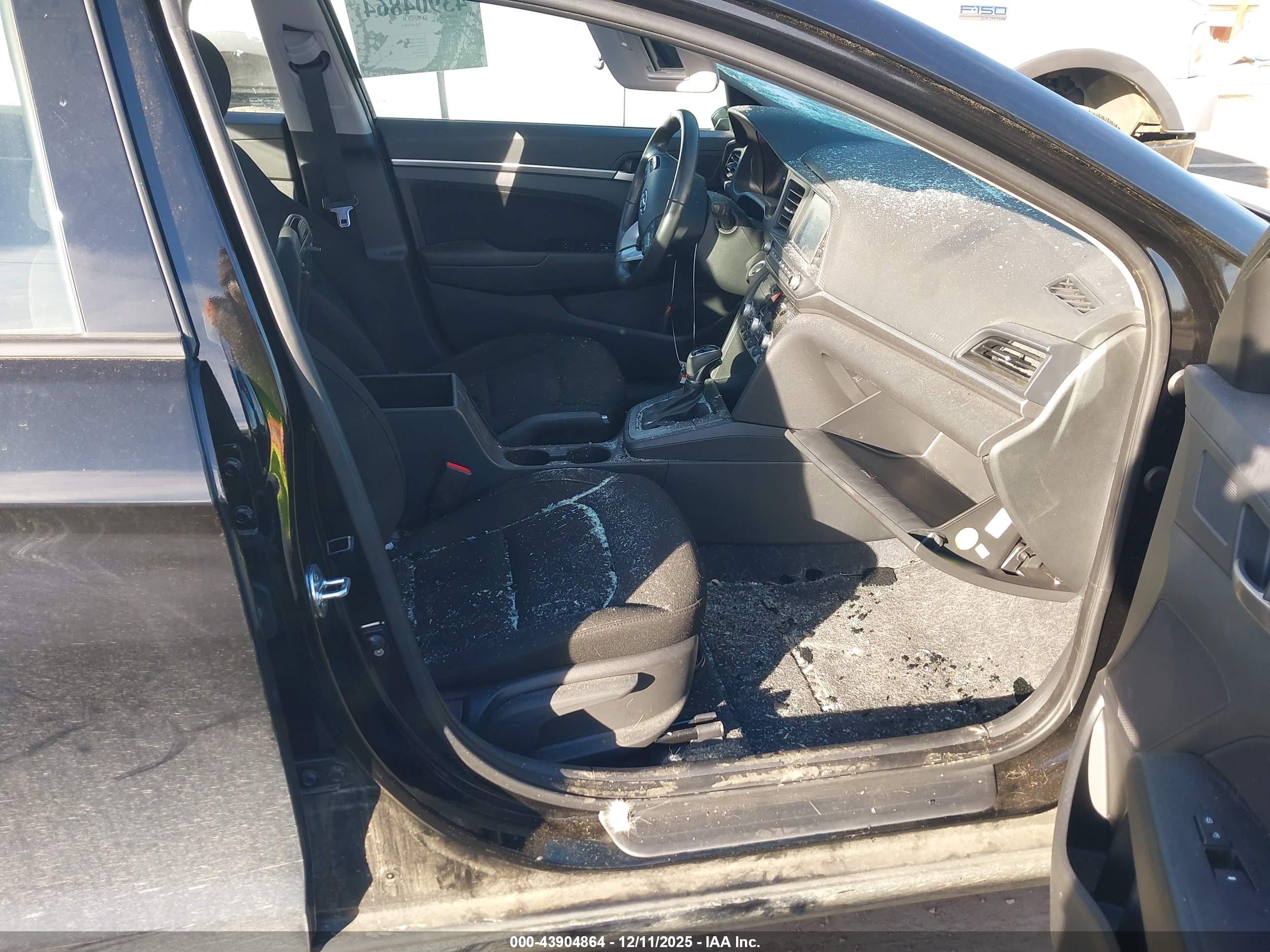 HYUNDAI ELANTRA image 5