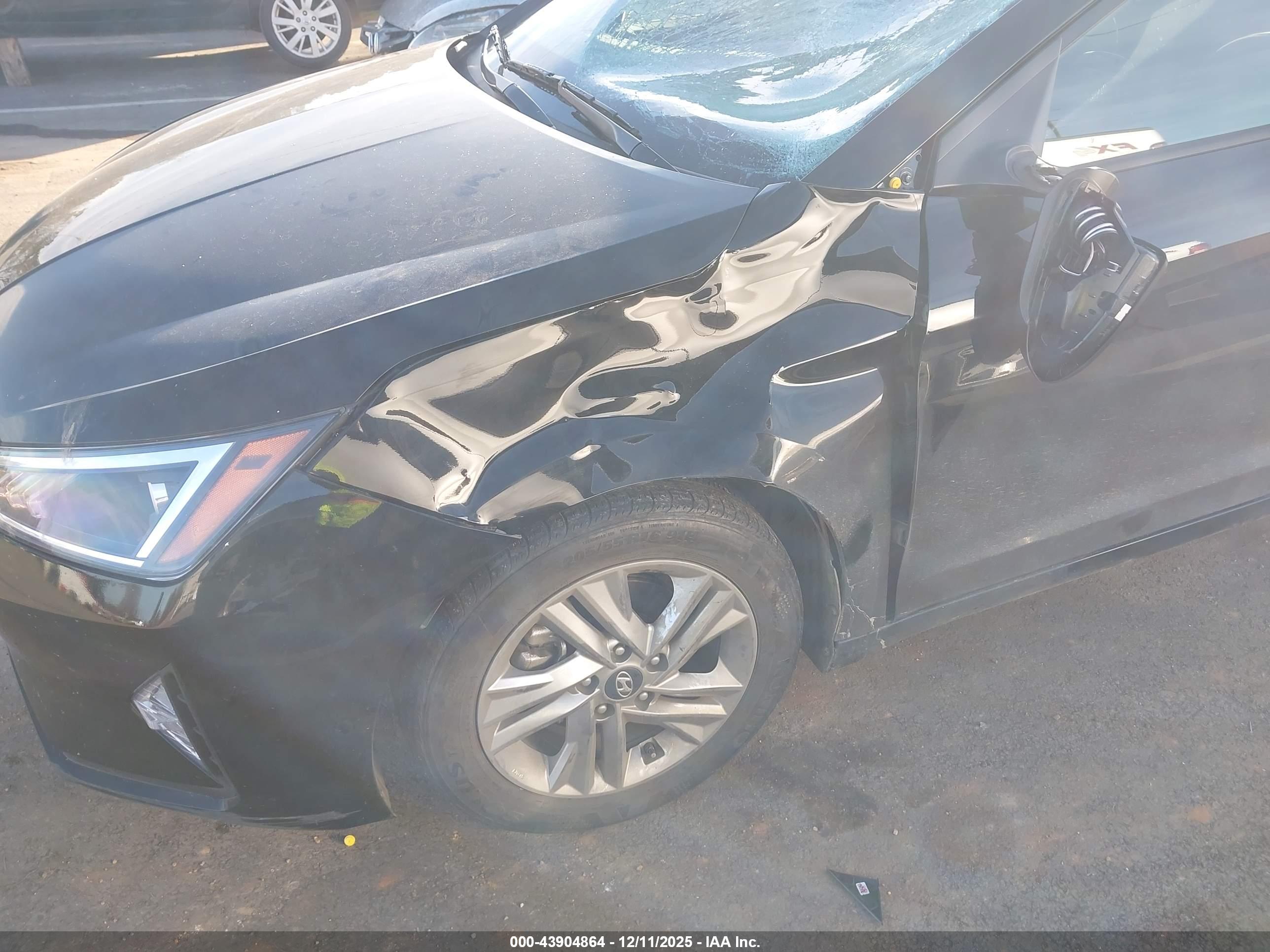 HYUNDAI ELANTRA image 6